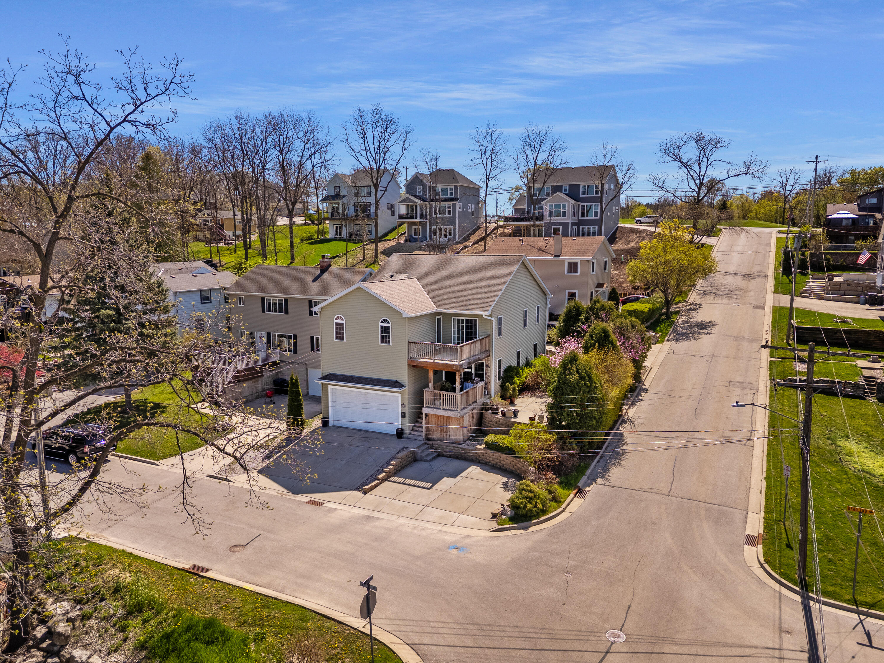 122 Maple Ave