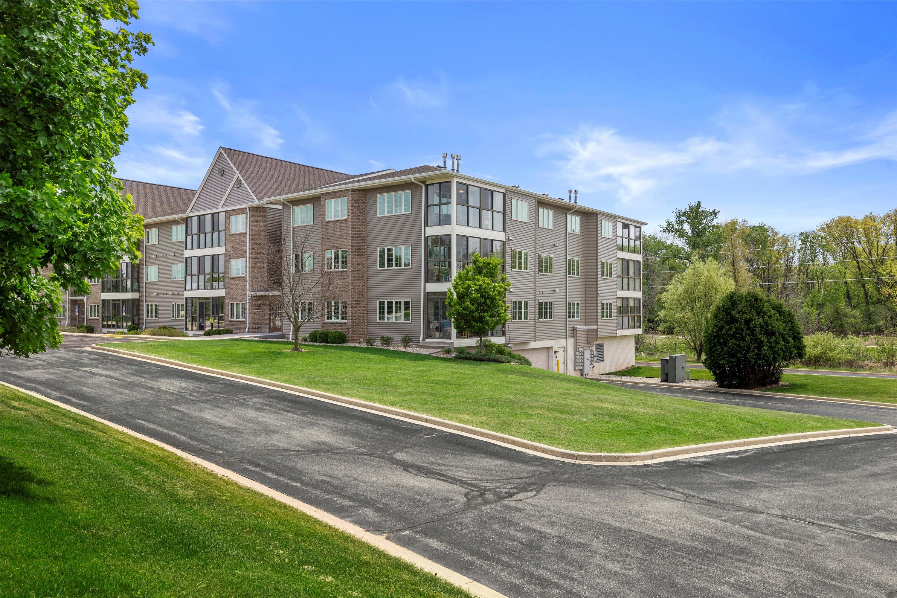 267 Oconomowoc Pkwy