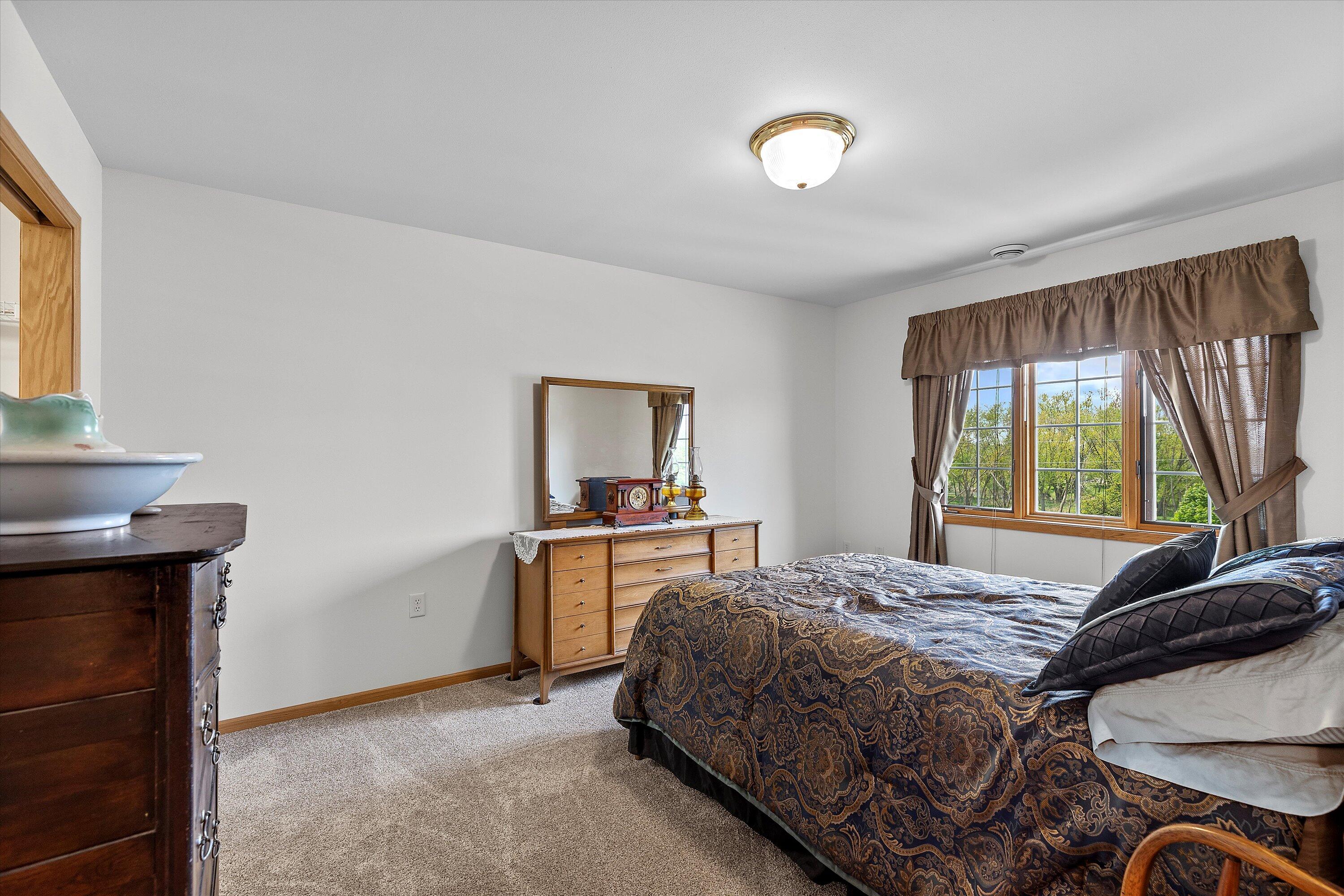 267 Oconomowoc Pkwy