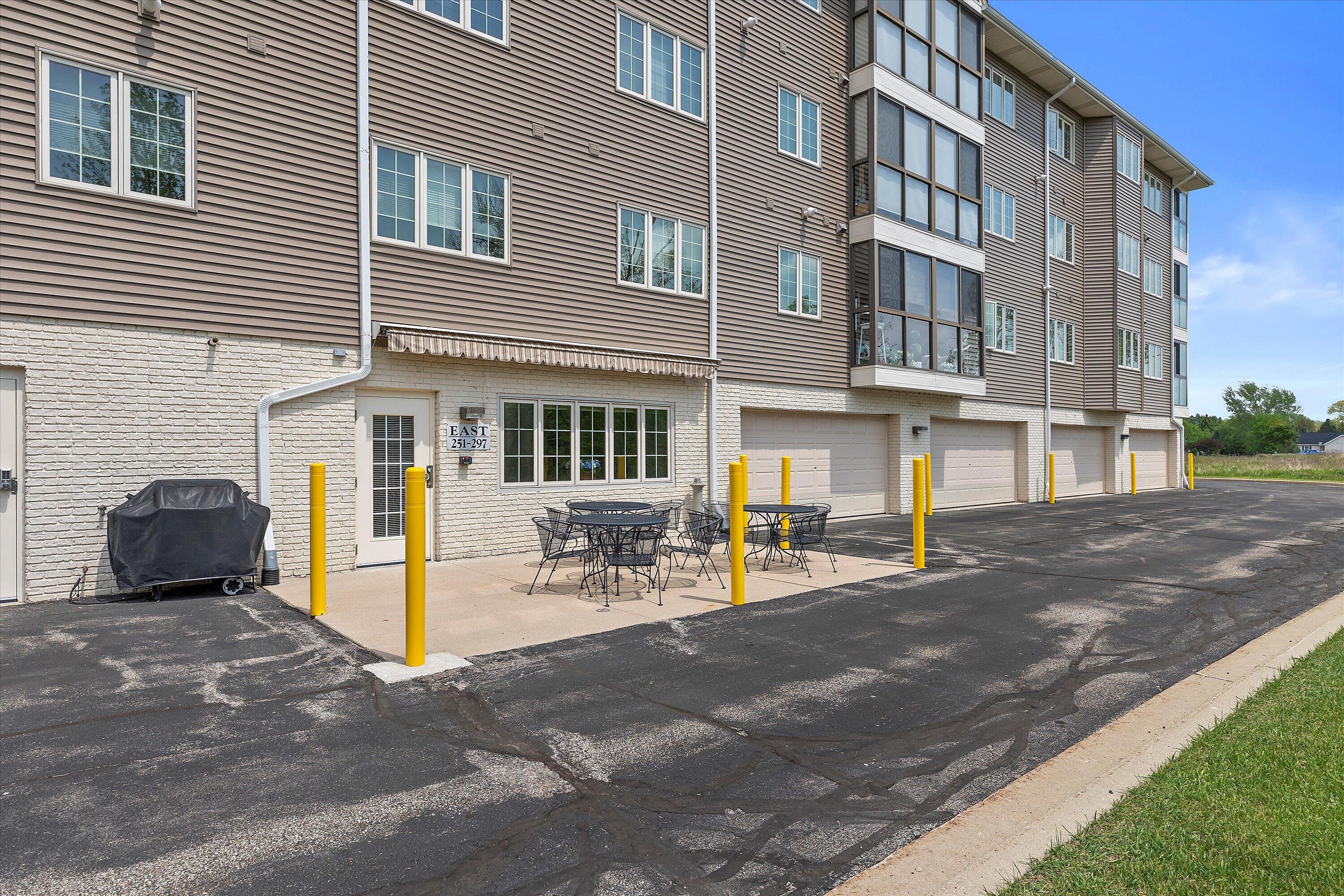 267 Oconomowoc Pkwy