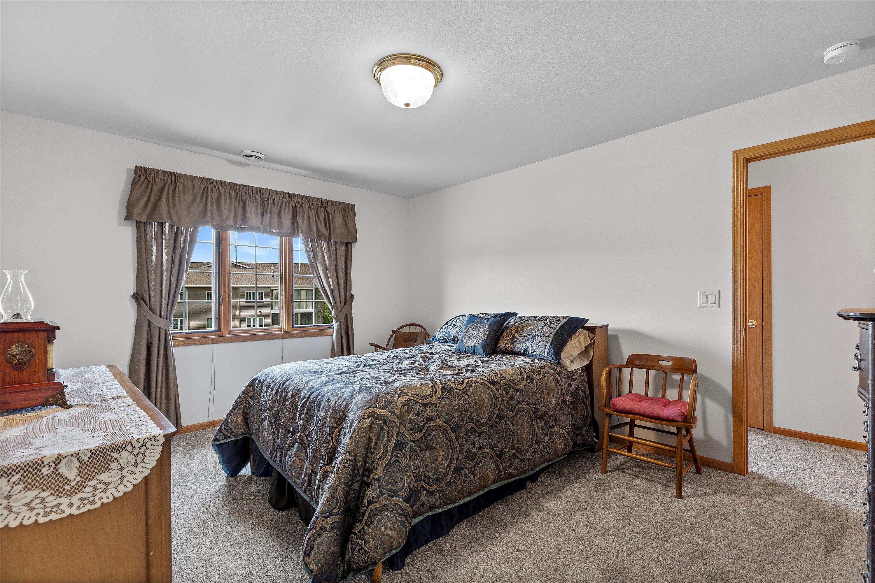 267 Oconomowoc Pkwy