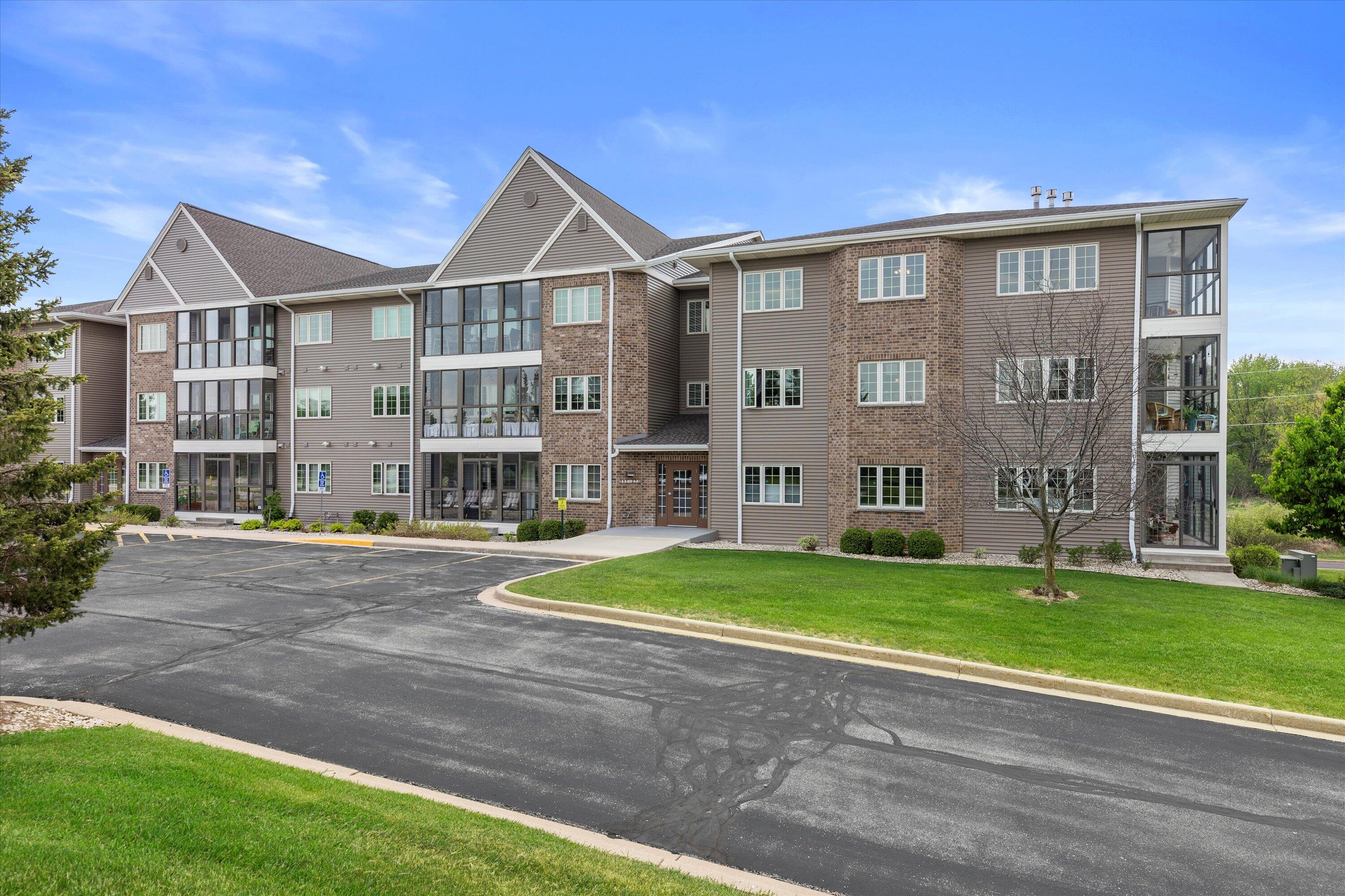 267 Oconomowoc Pkwy