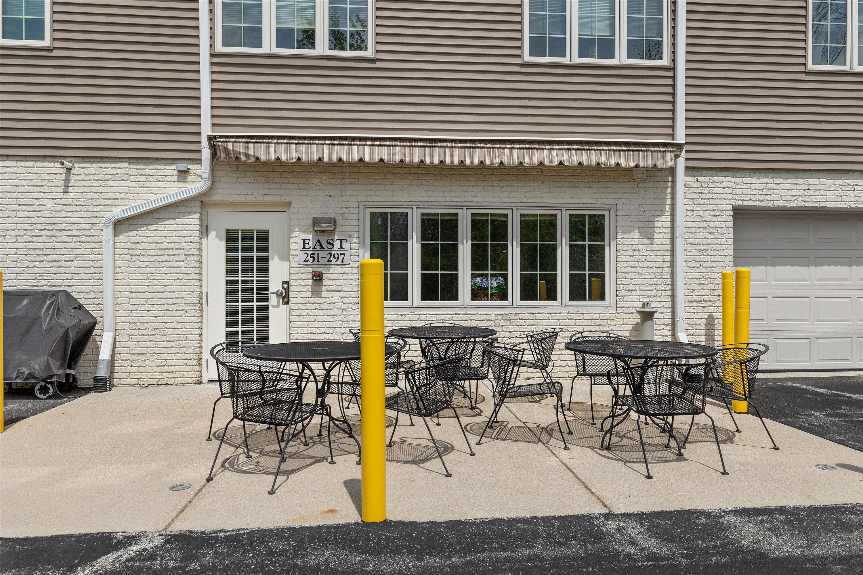 267 Oconomowoc Pkwy