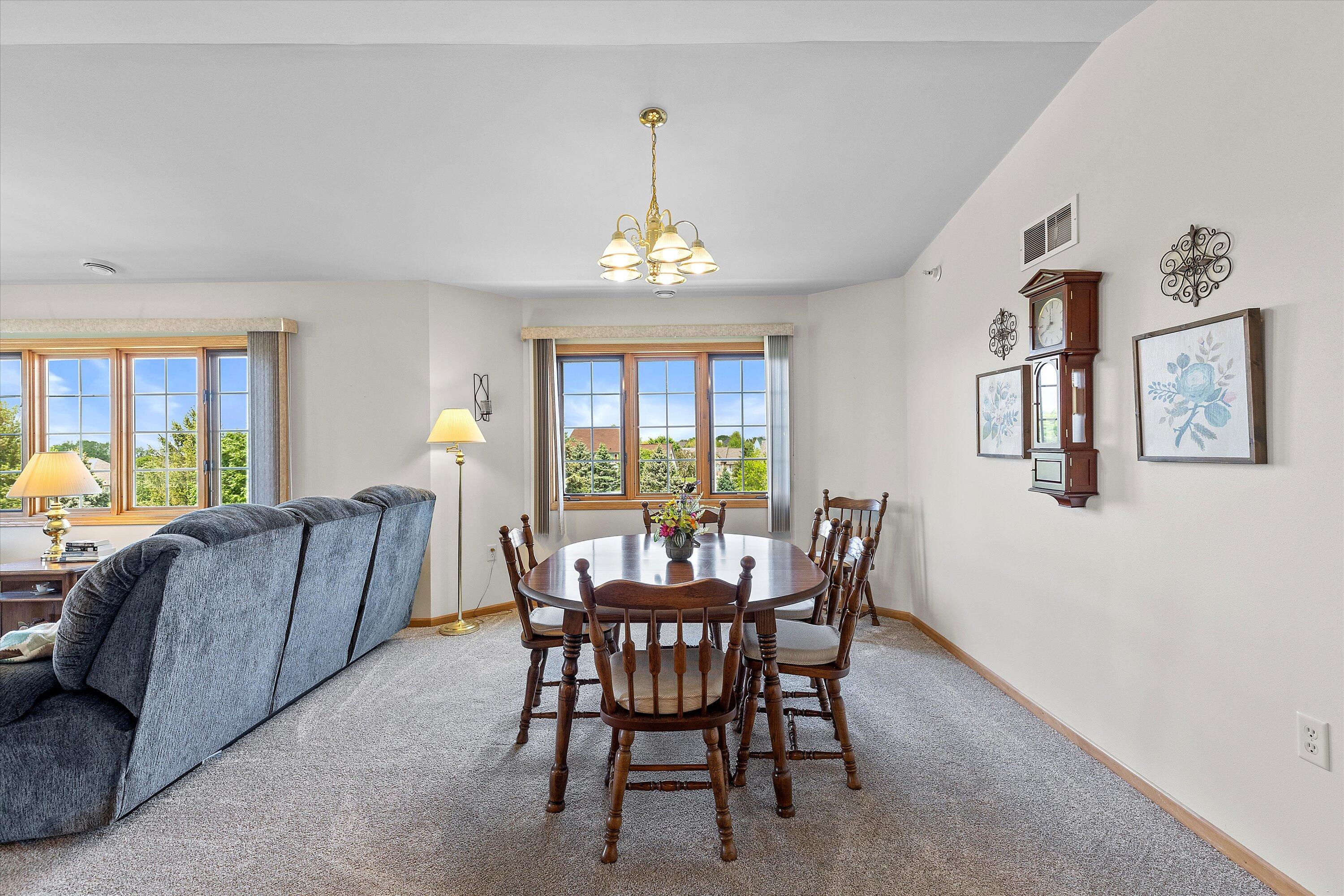 267 Oconomowoc Pkwy