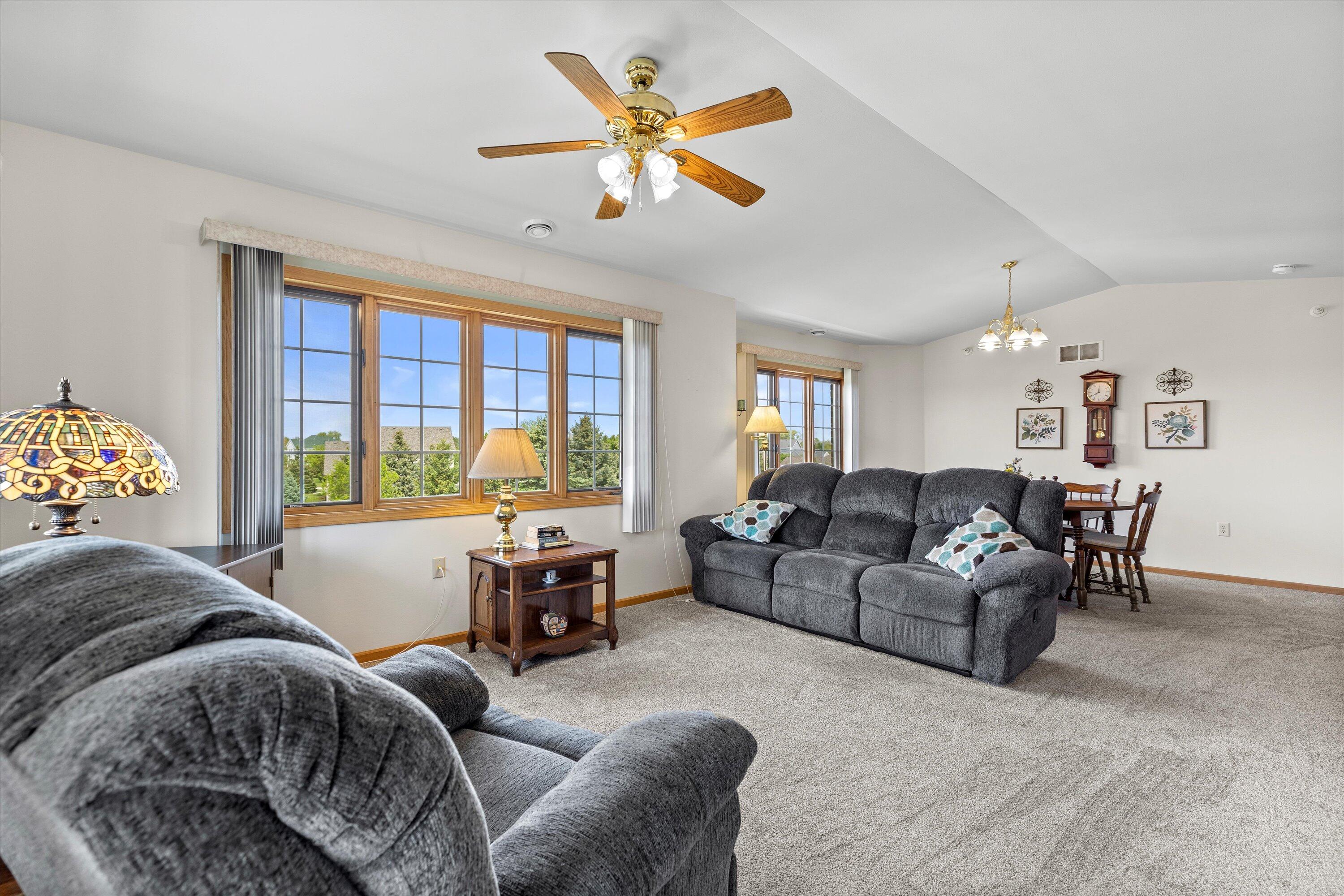 267 Oconomowoc Pkwy
