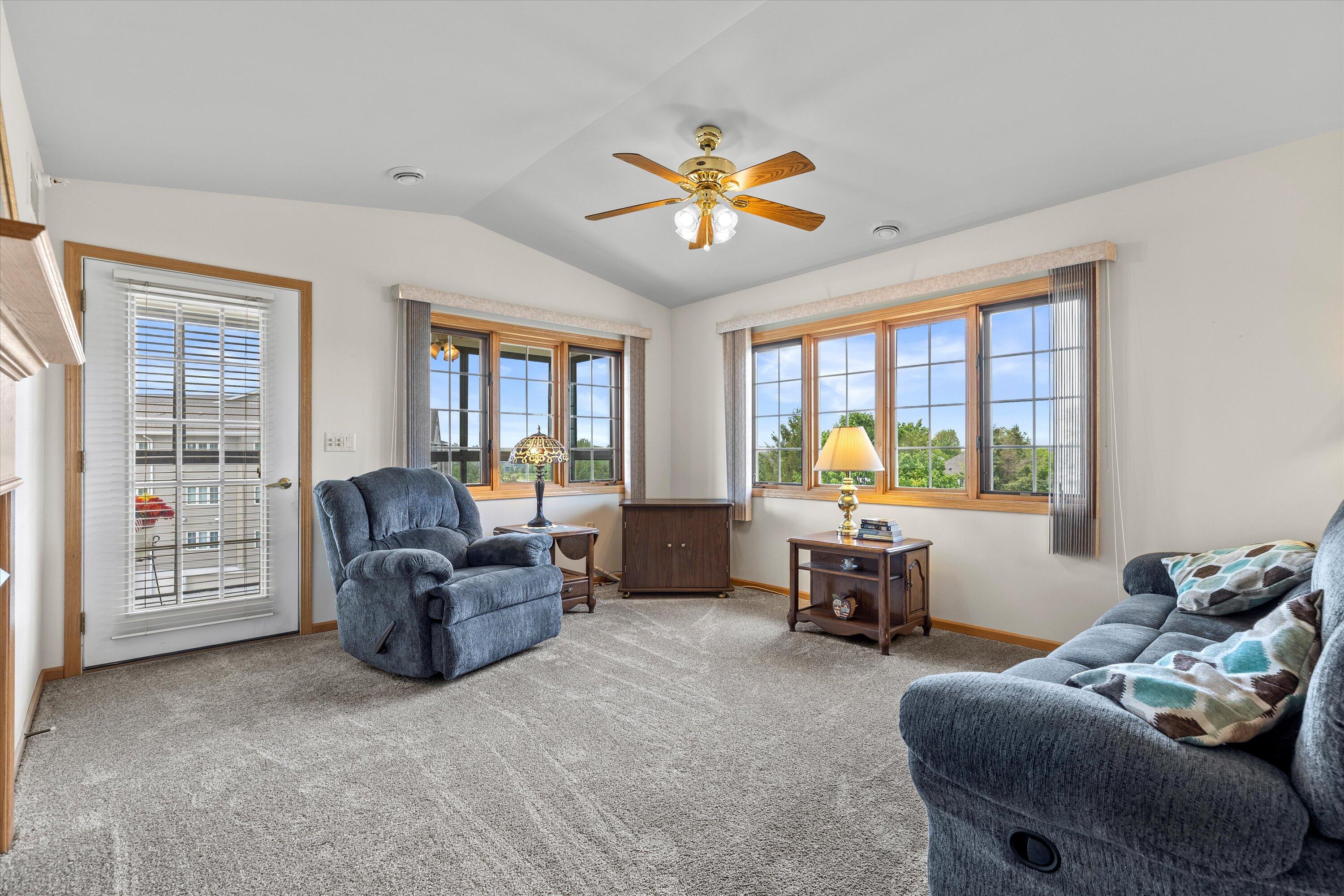 267 Oconomowoc Pkwy