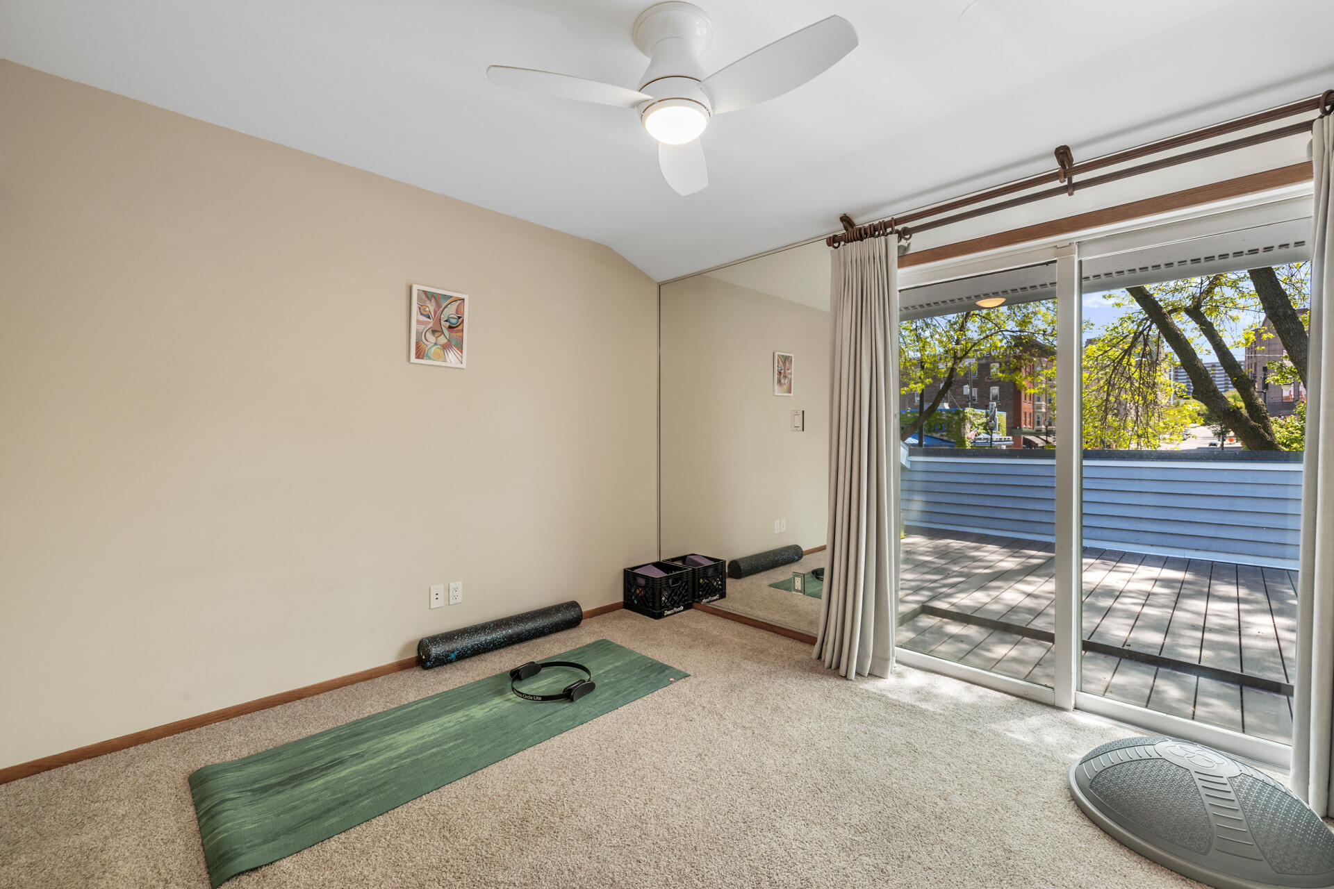 1105 N Edison St