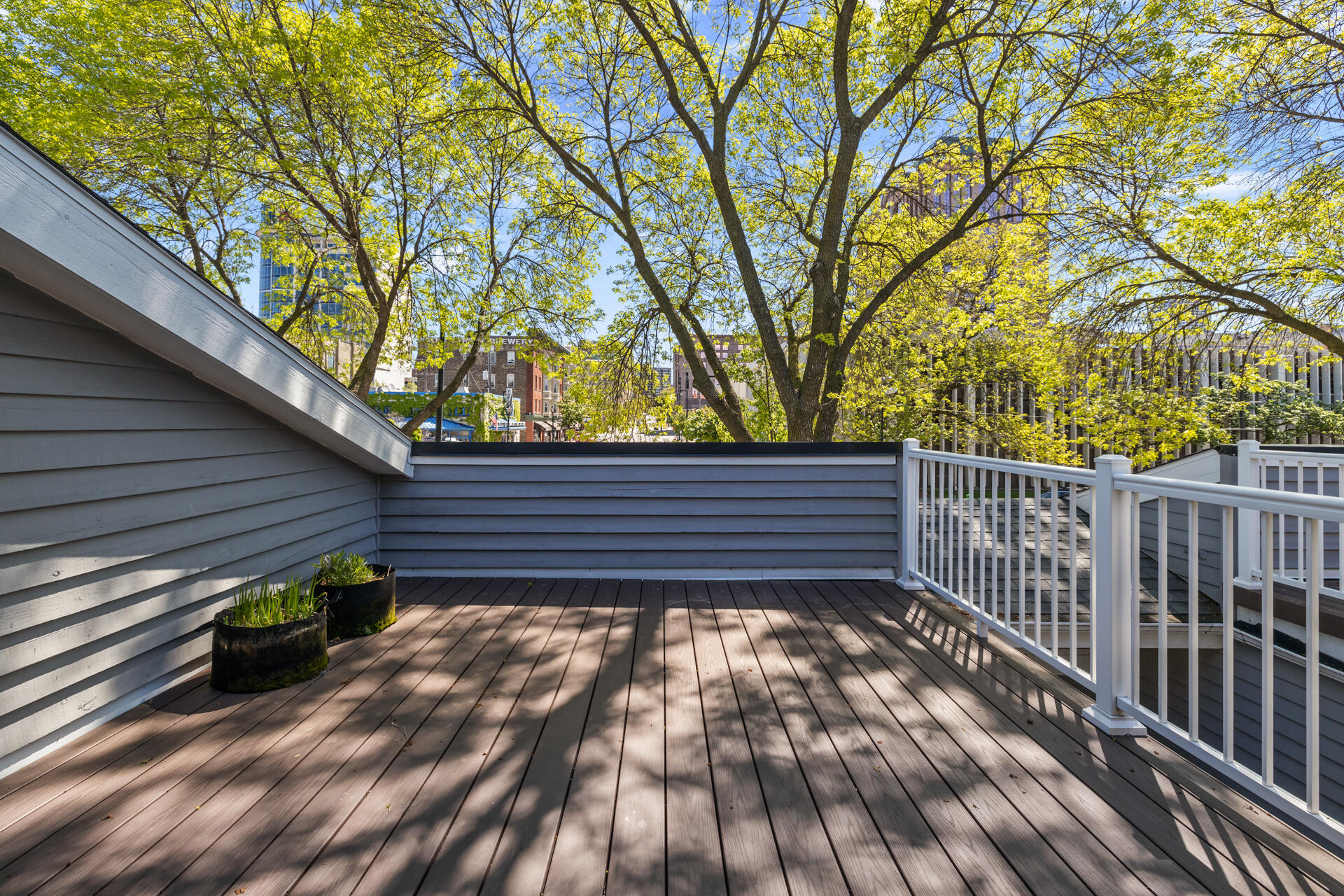1105 N Edison St