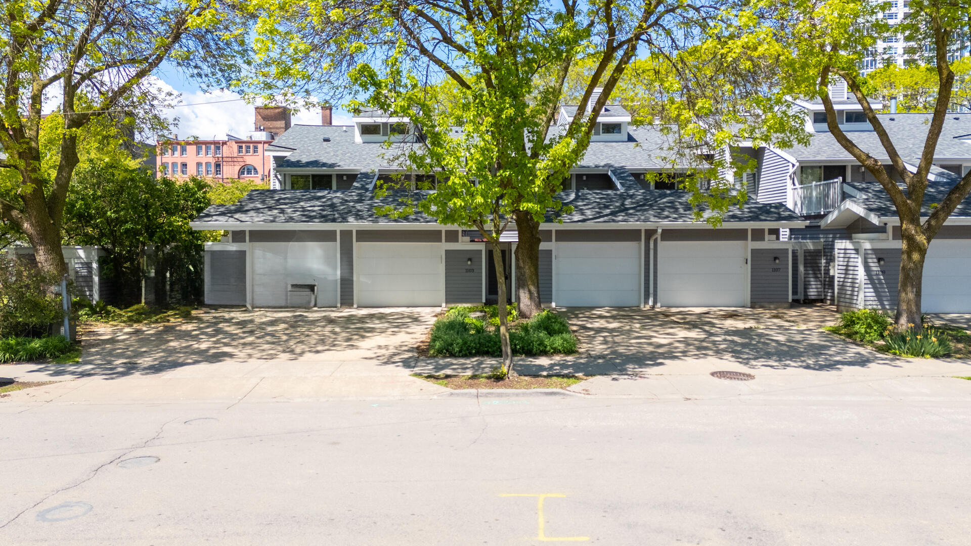 1105 N Edison St