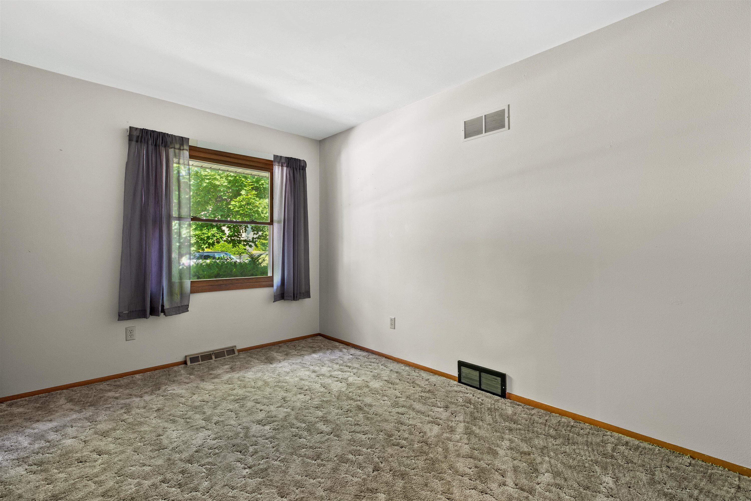 743 Chesham Ct