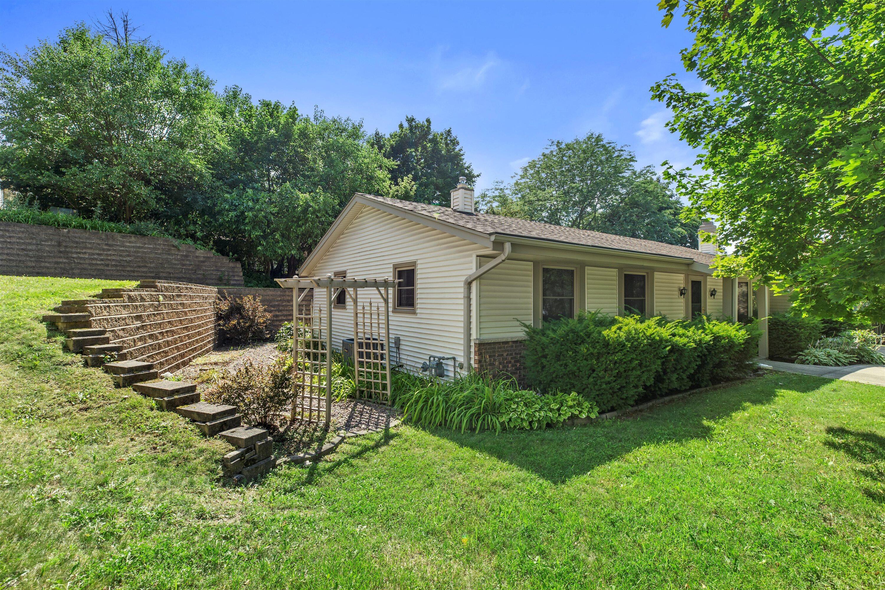 743 Chesham Ct