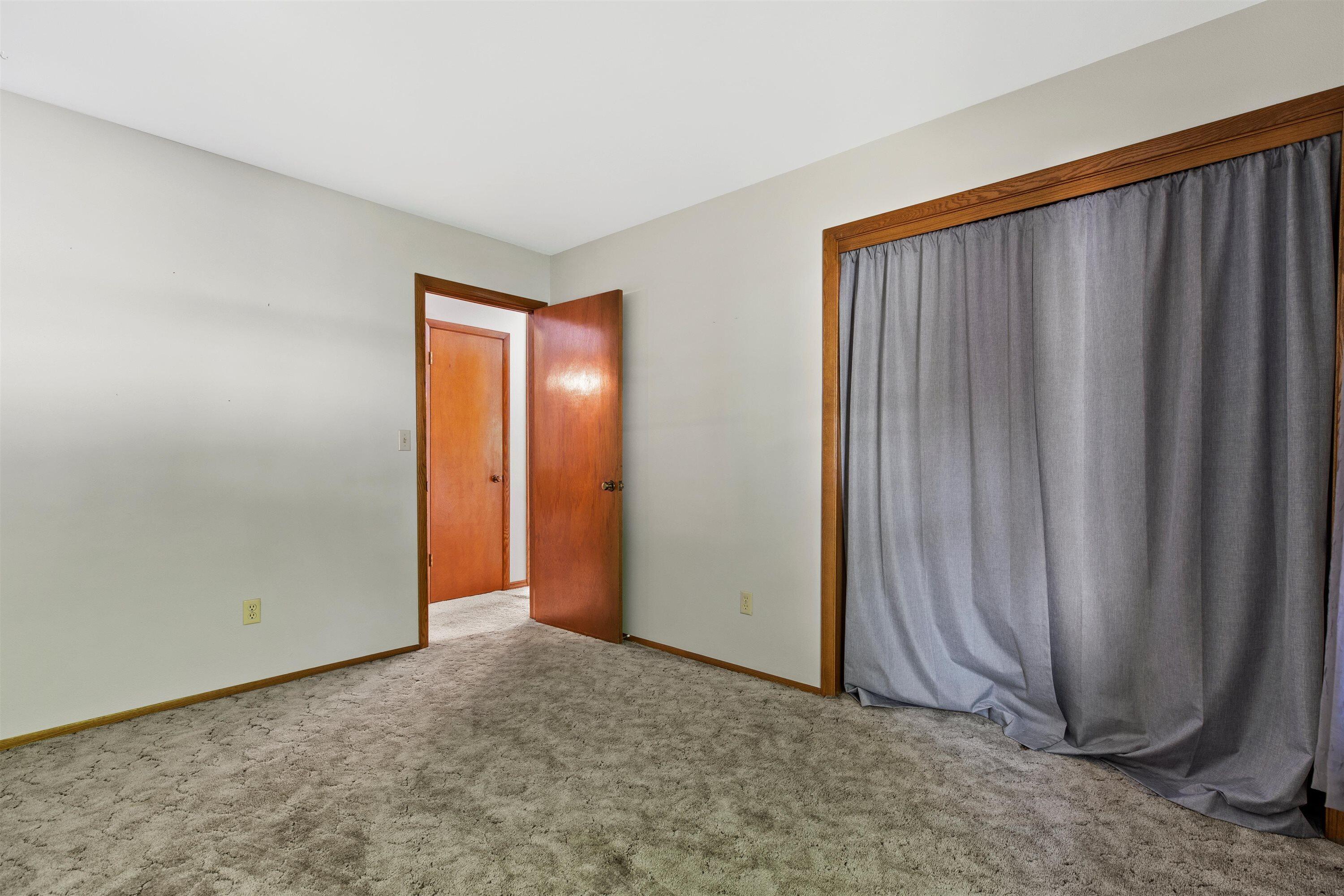 743 Chesham Ct