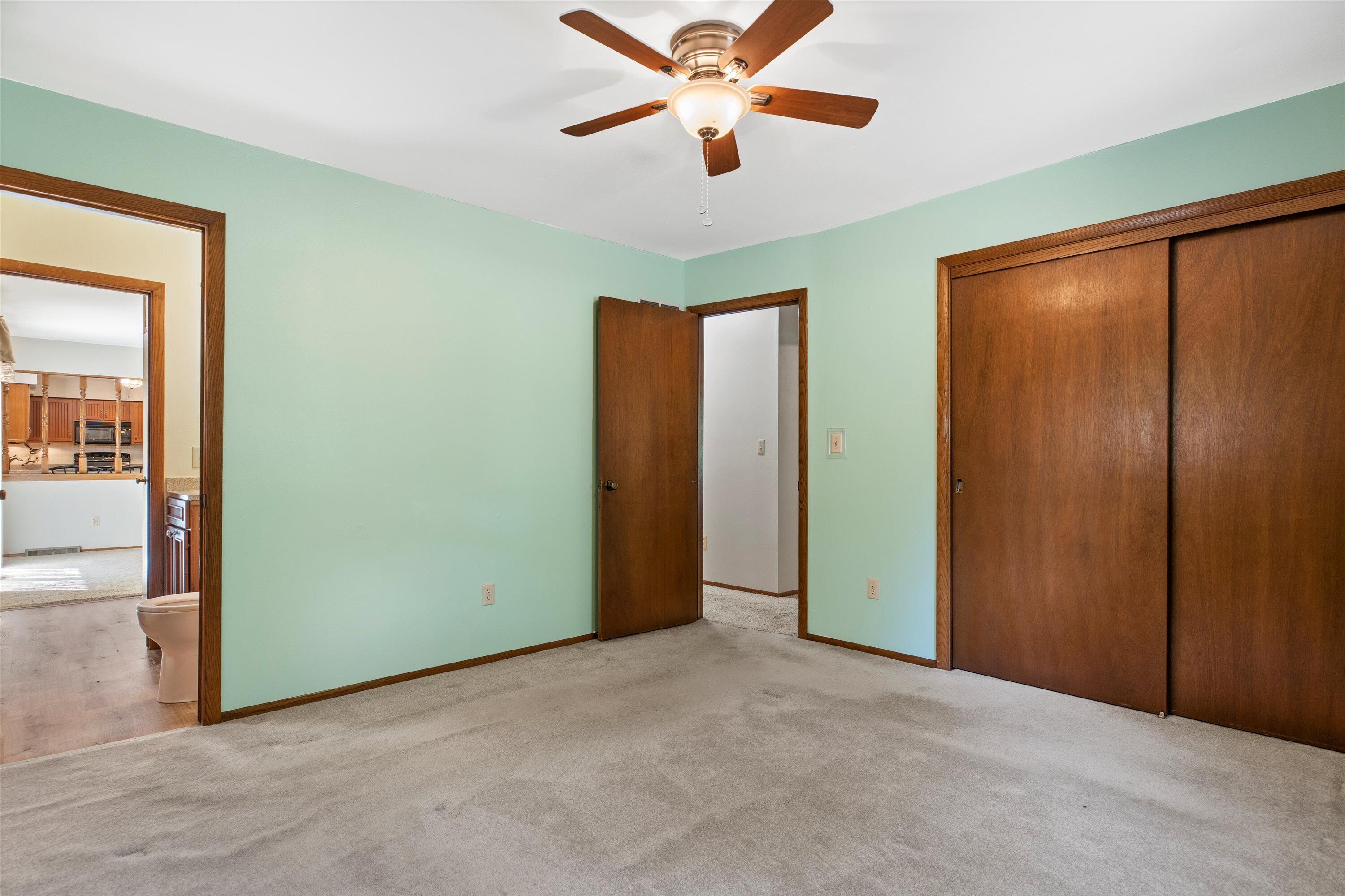 743 Chesham Ct