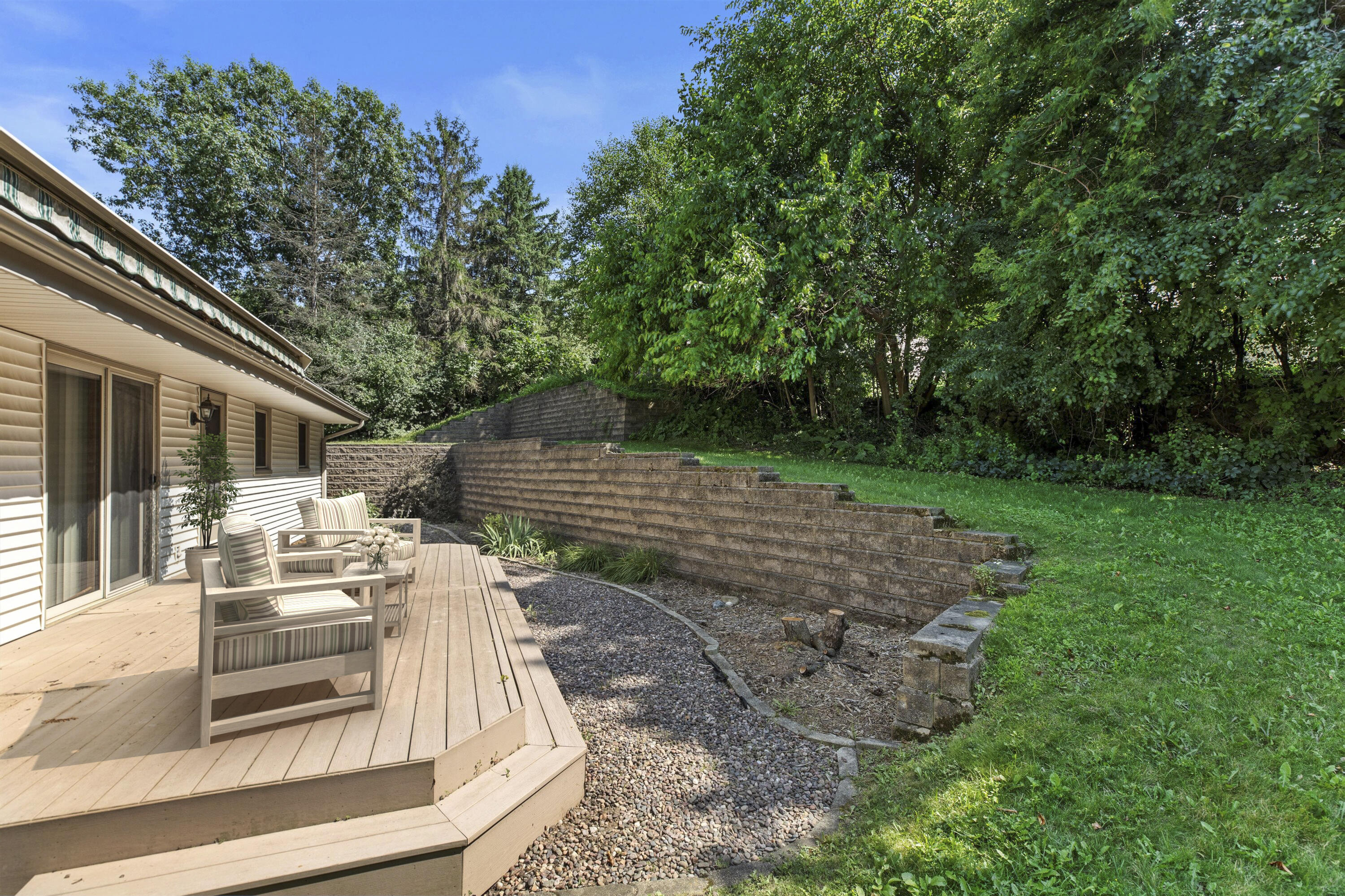 743 Chesham Ct