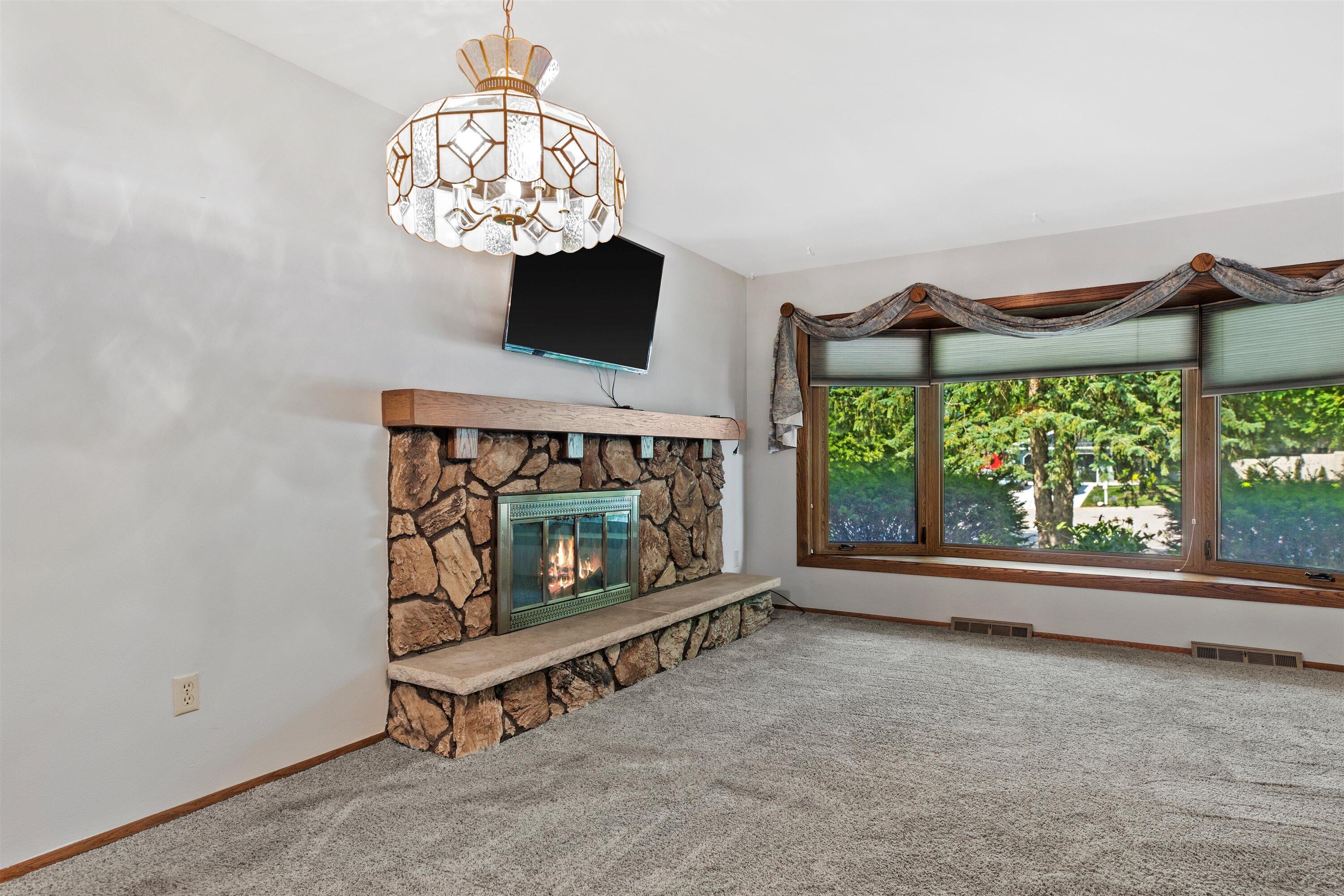 743 Chesham Ct