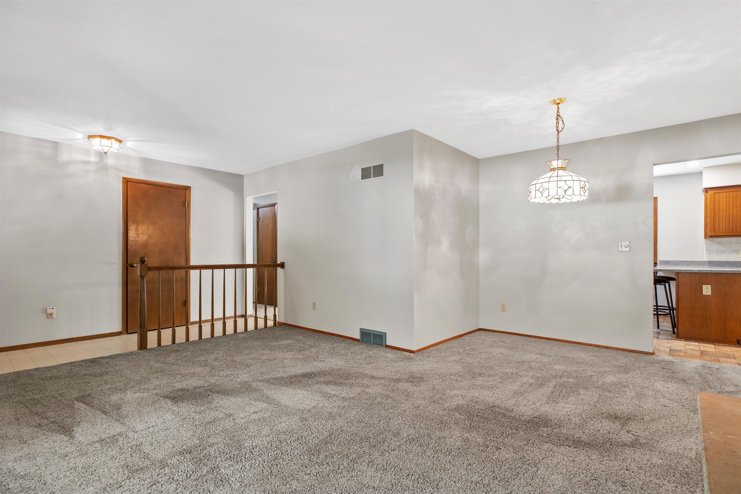 743 Chesham Ct