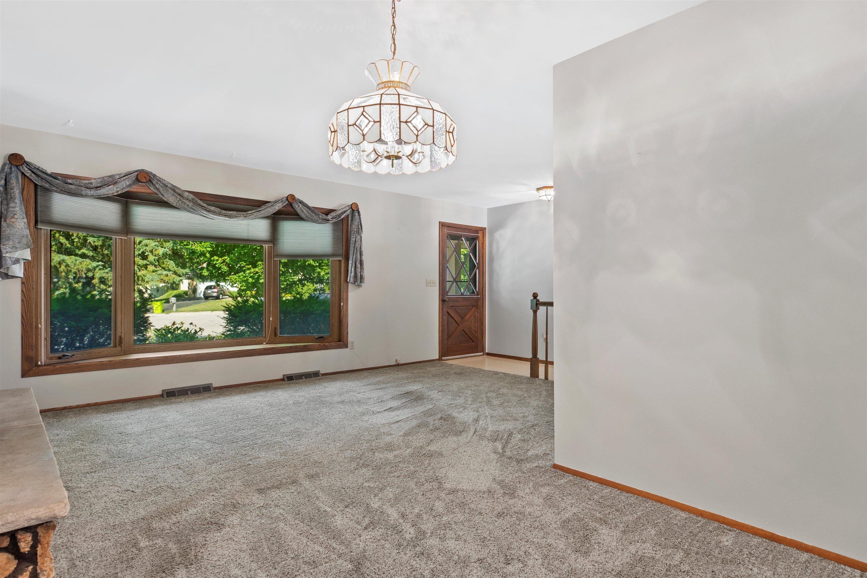 743 Chesham Ct