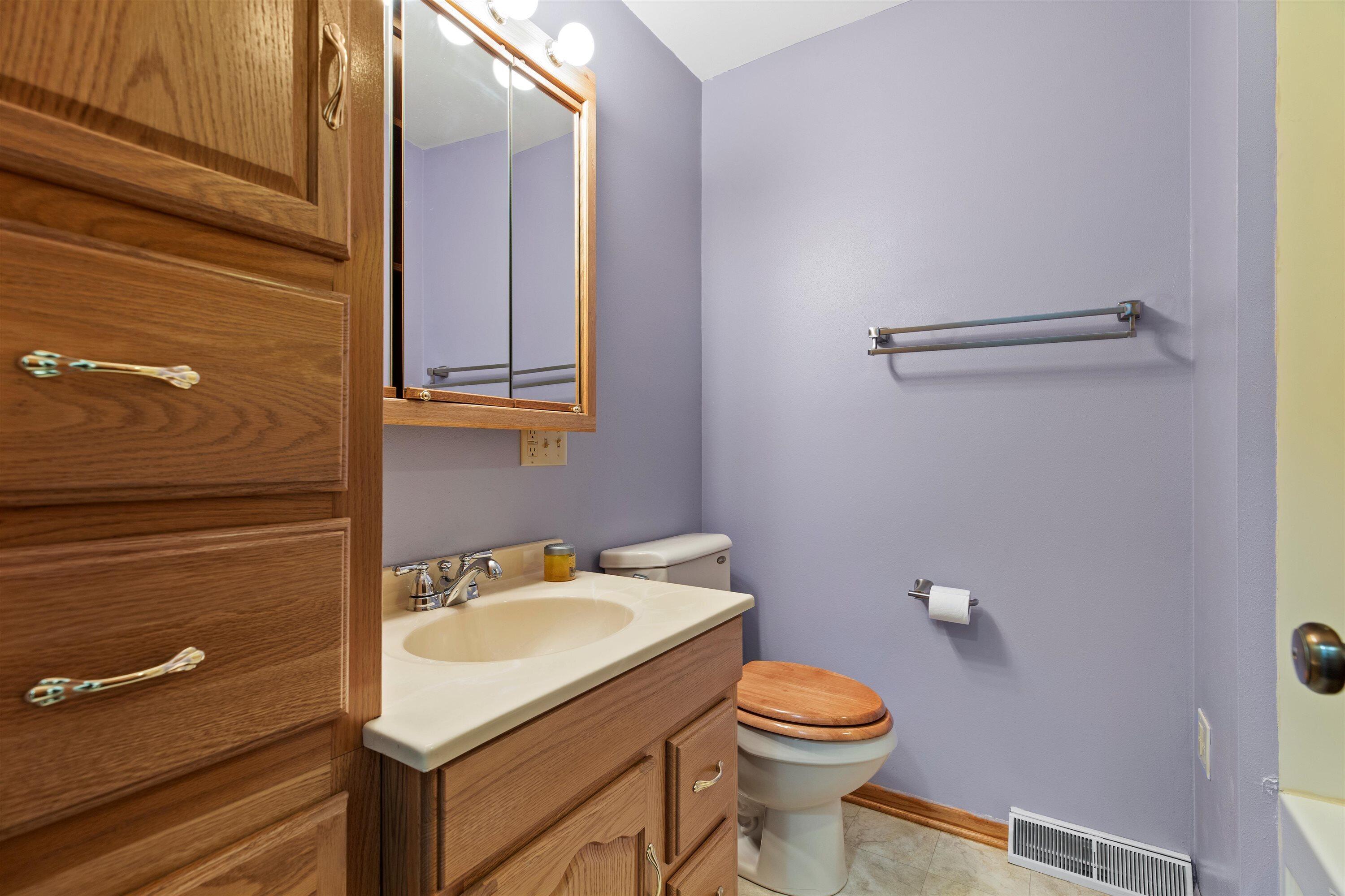 743 Chesham Ct