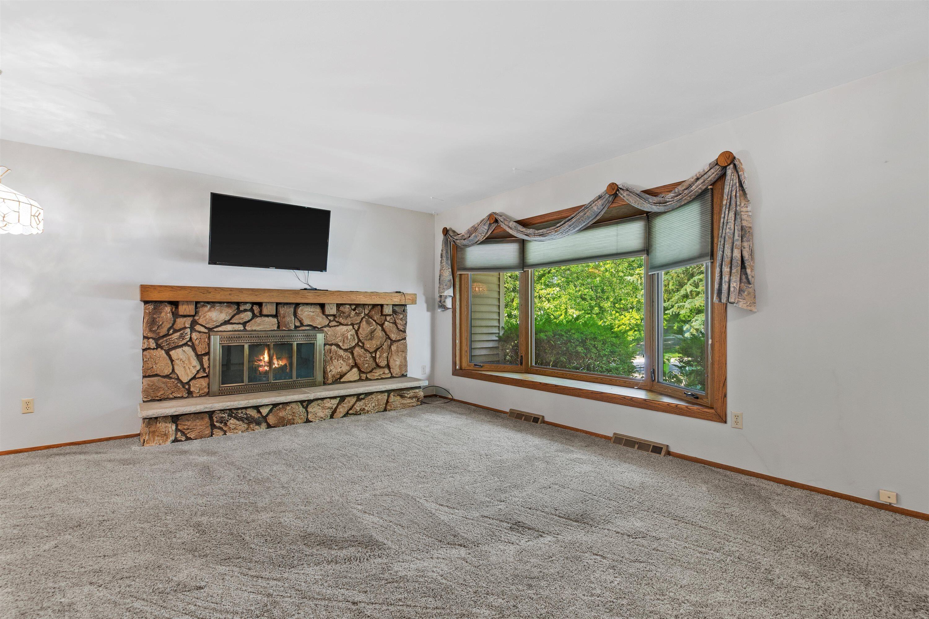 743 Chesham Ct