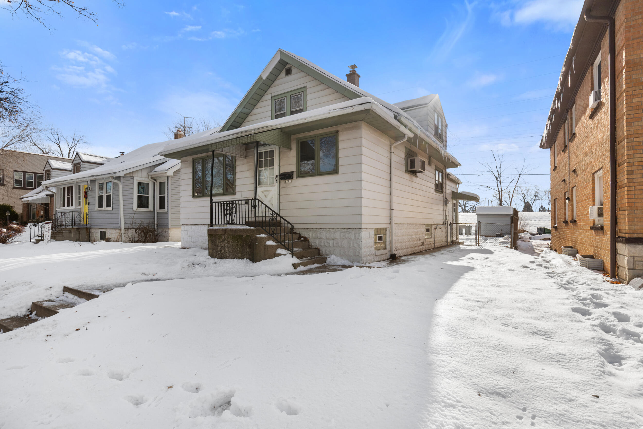 6221 W Fairview Ave