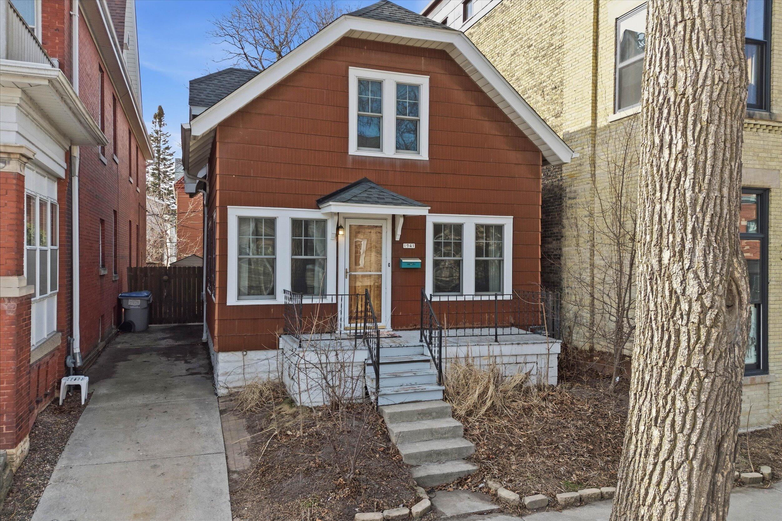 1941 N Bartlett Ave