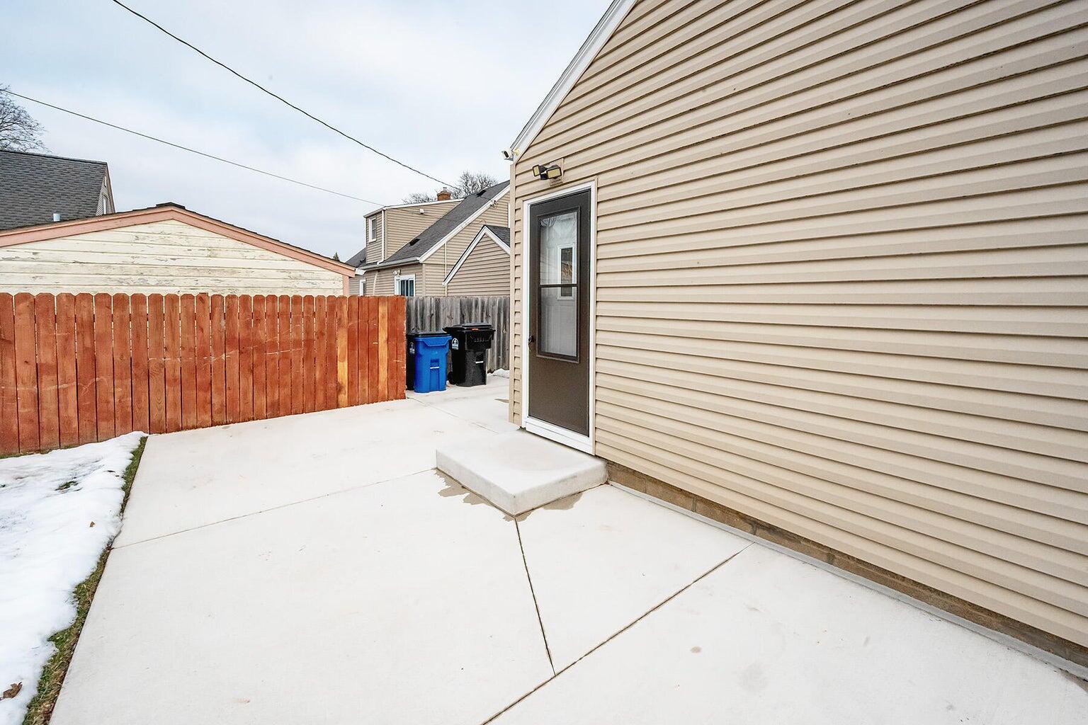 2408 Kearney Ave
