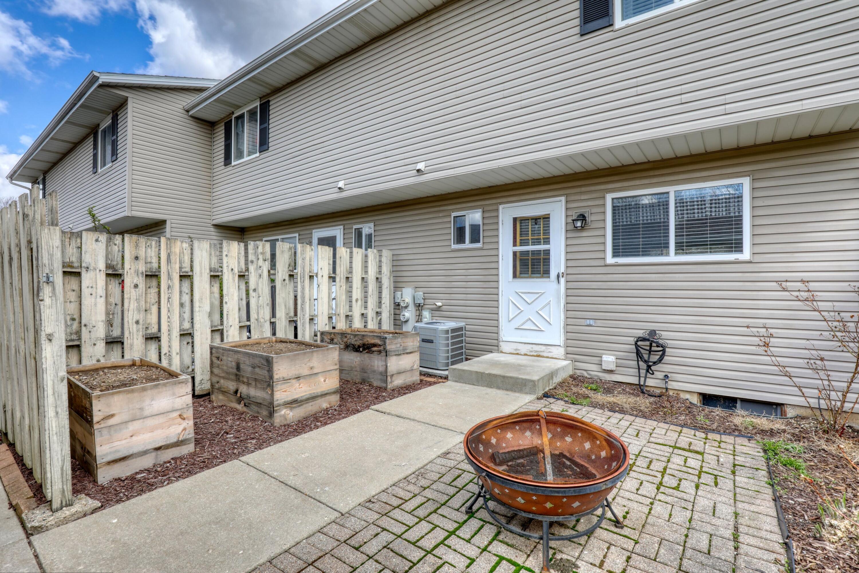 W163N11514 Windsor Ct Unit: A