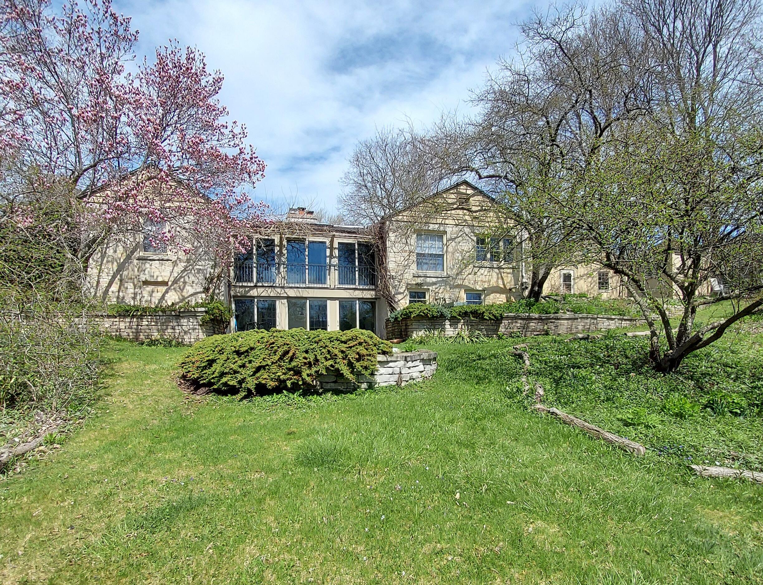 711 W Acacia Rd