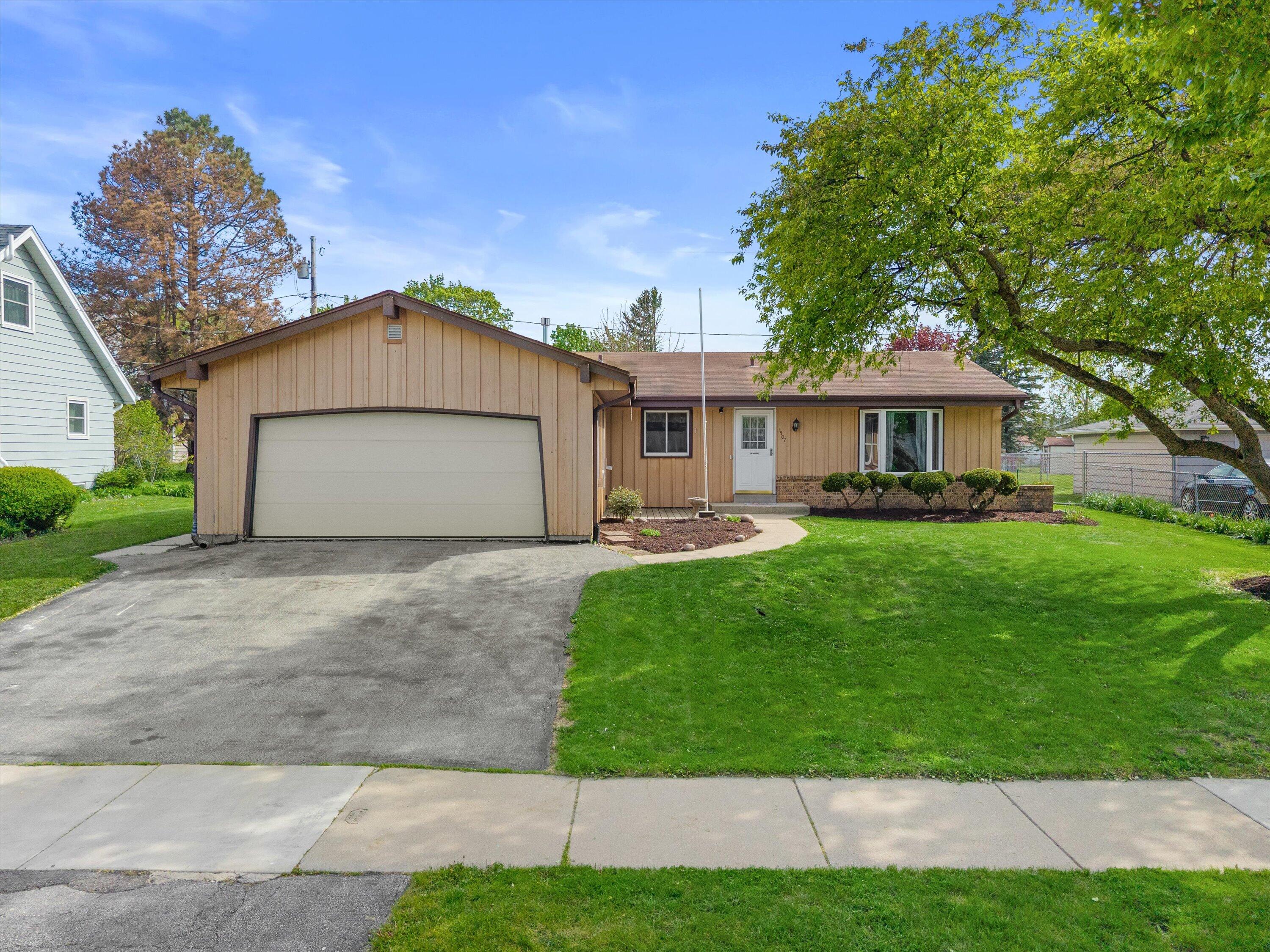 1507 Mohawk Ln
