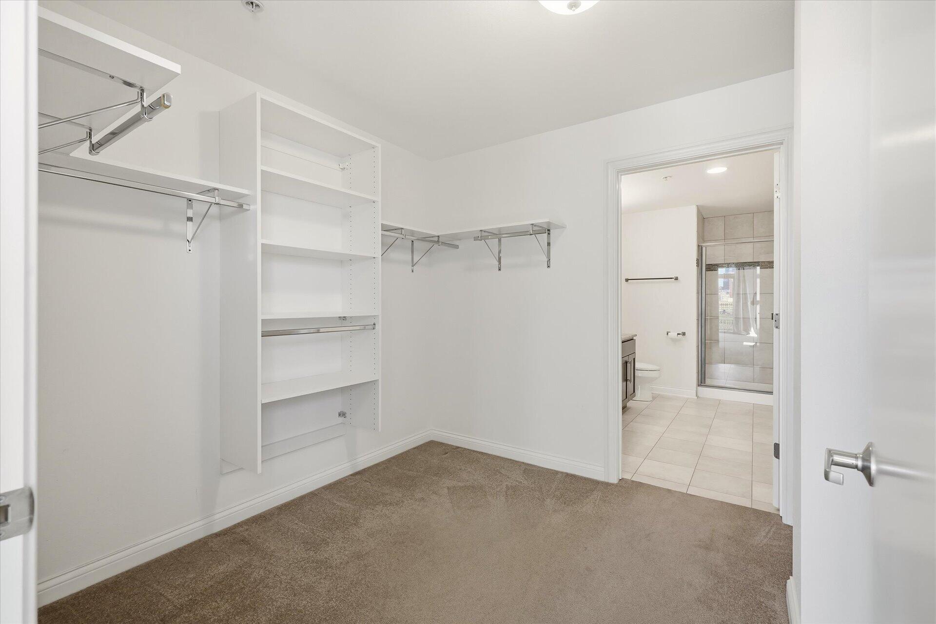 106 W Seeboth St, 920