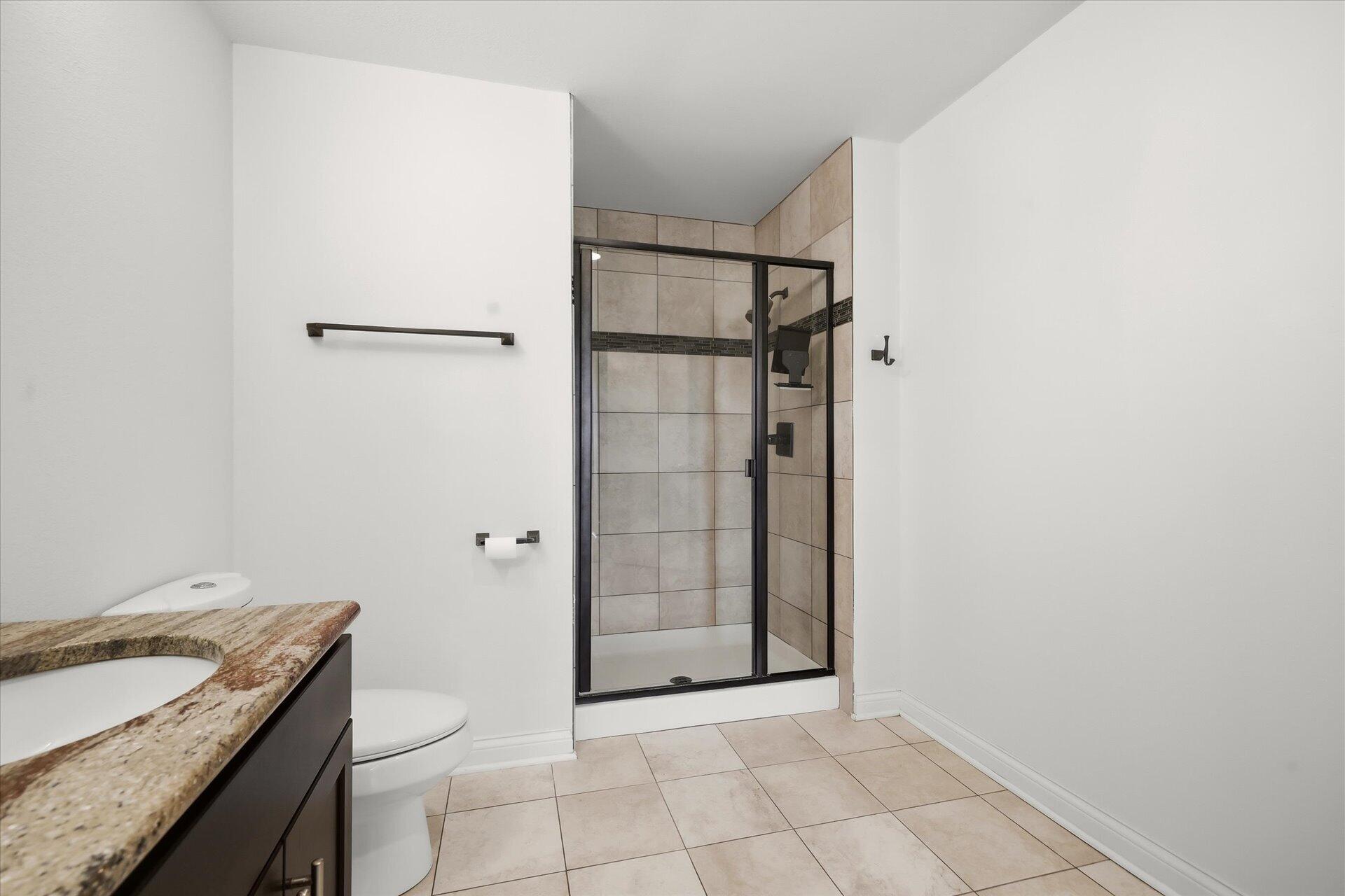 106 W Seeboth St, 920