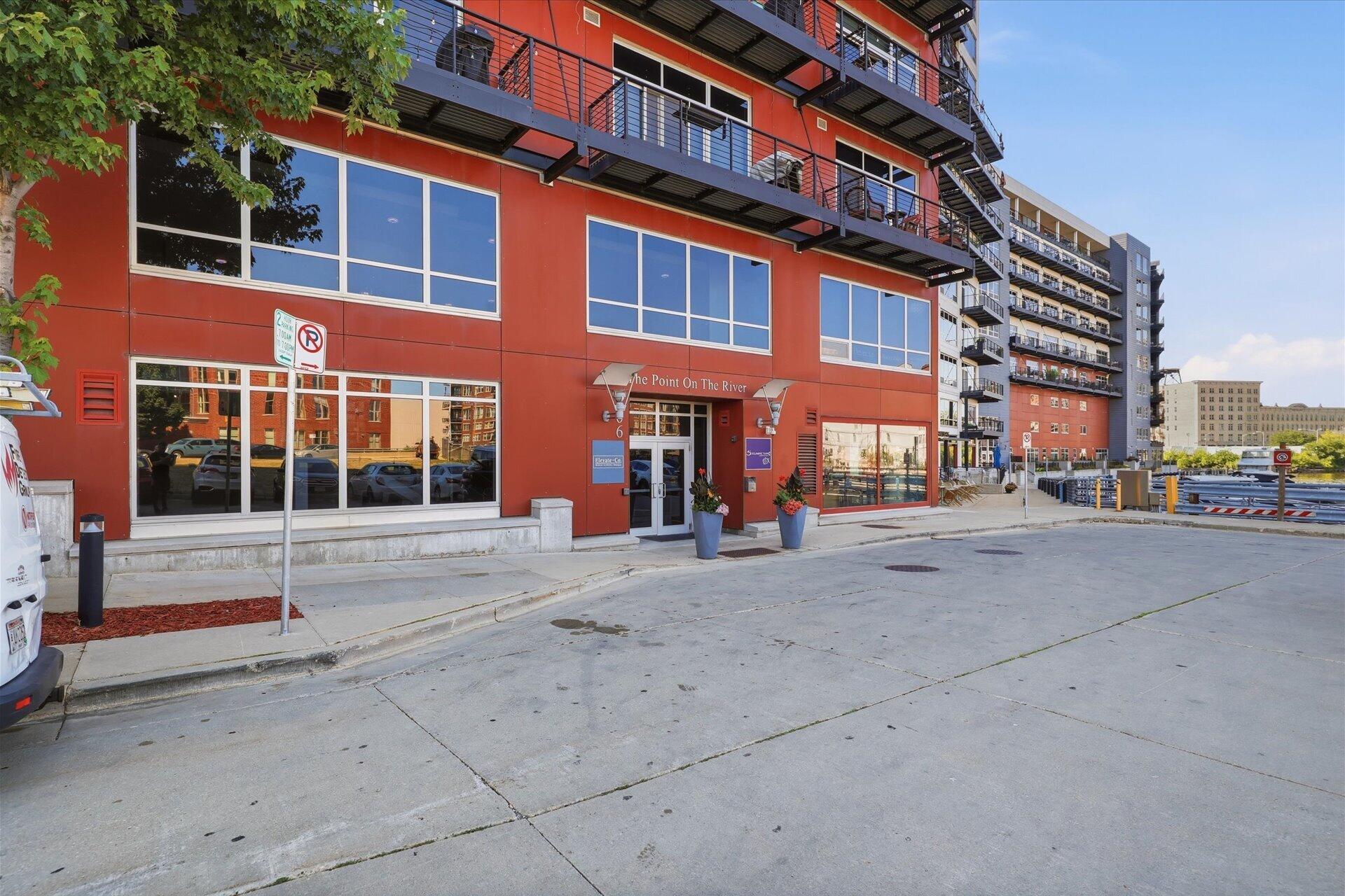 106 W Seeboth St, 920