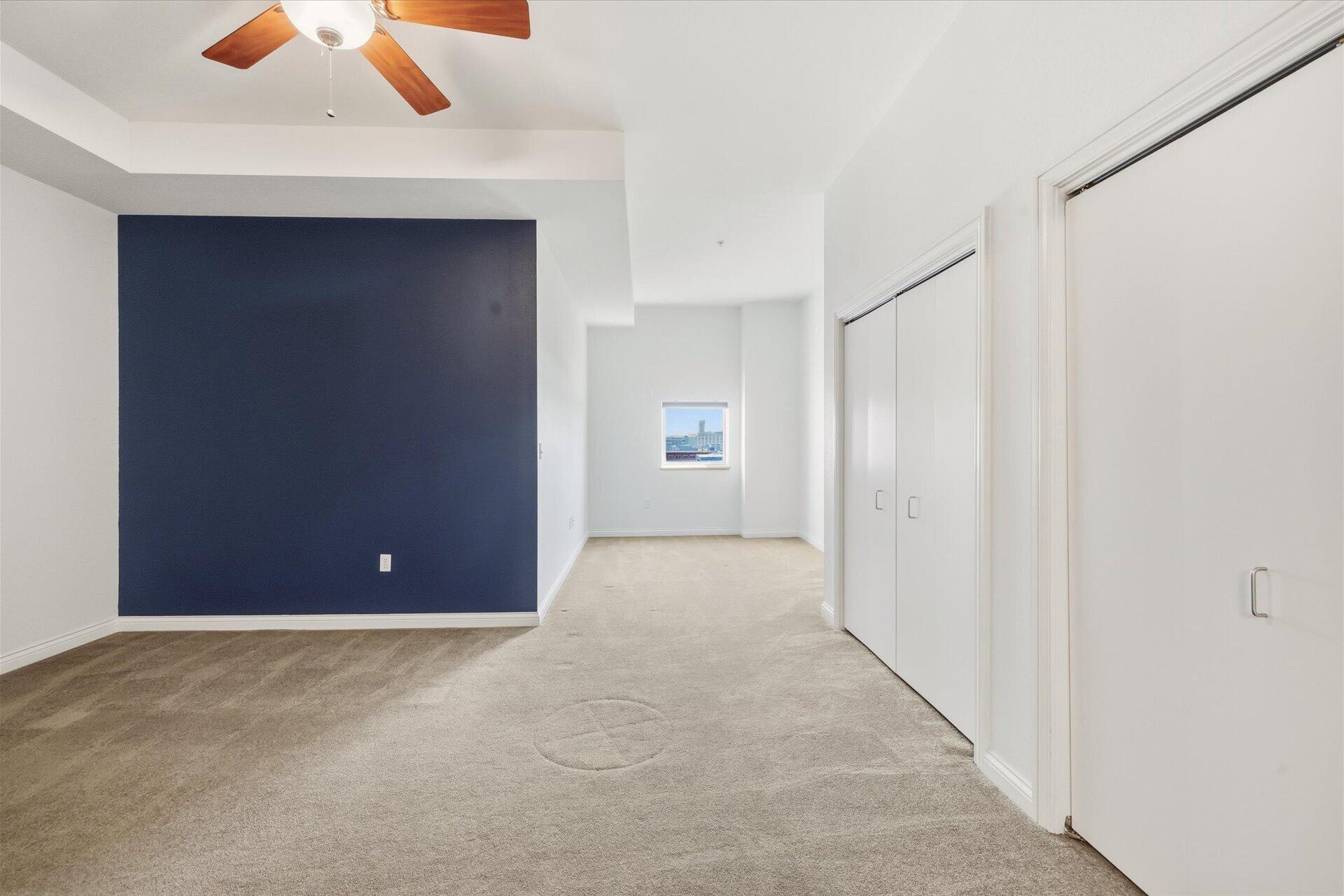 106 W Seeboth St, 920