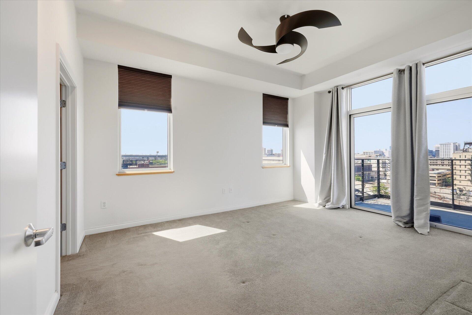 106 W Seeboth St, 920
