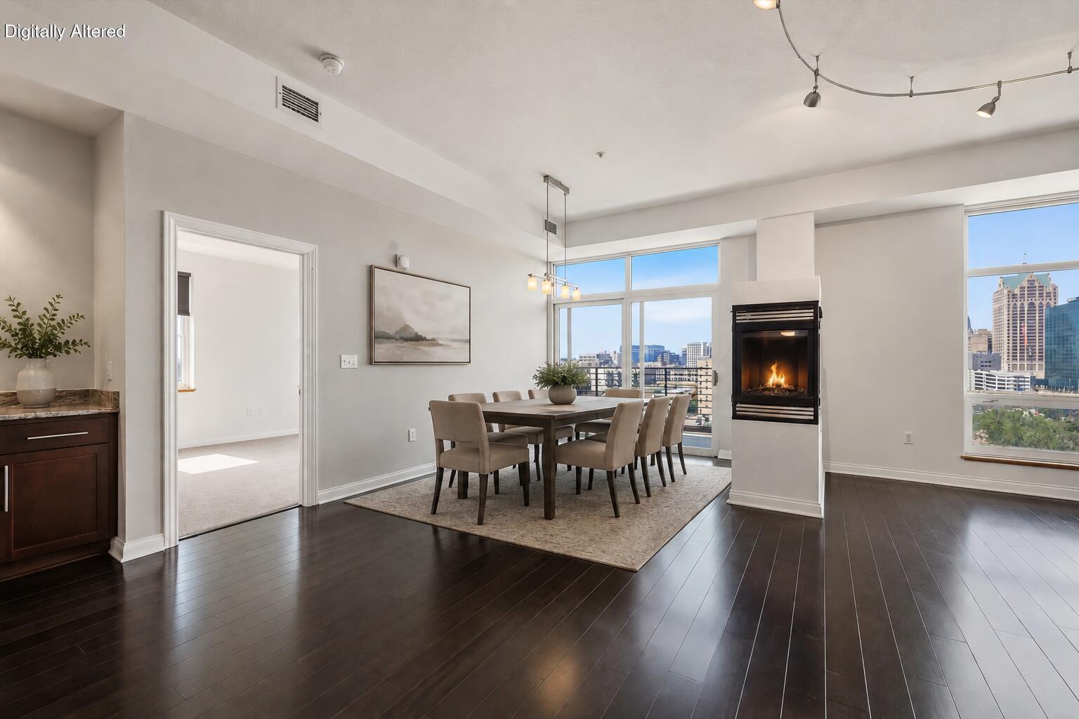 106 W Seeboth St, 920
