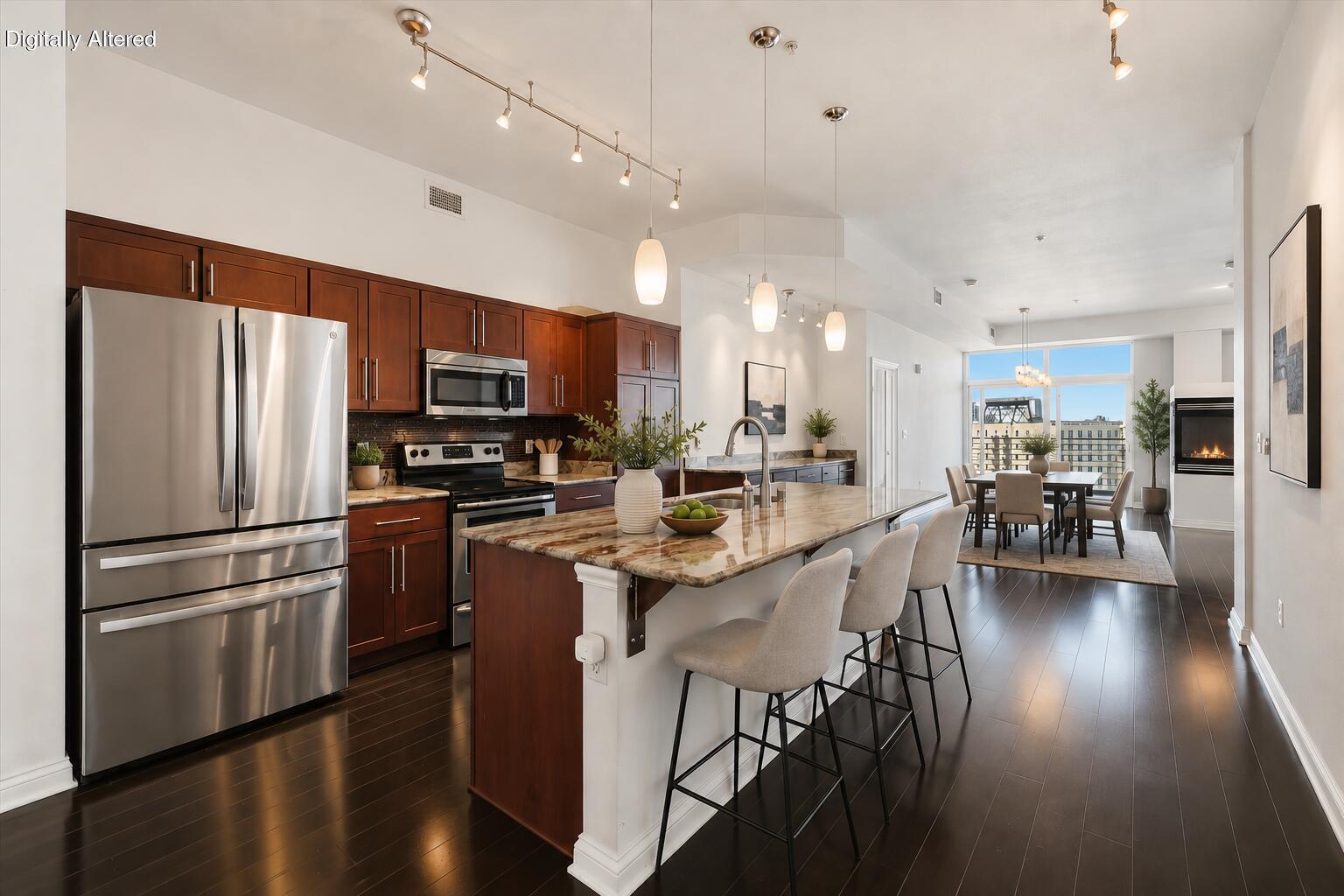 106 W Seeboth St, 920