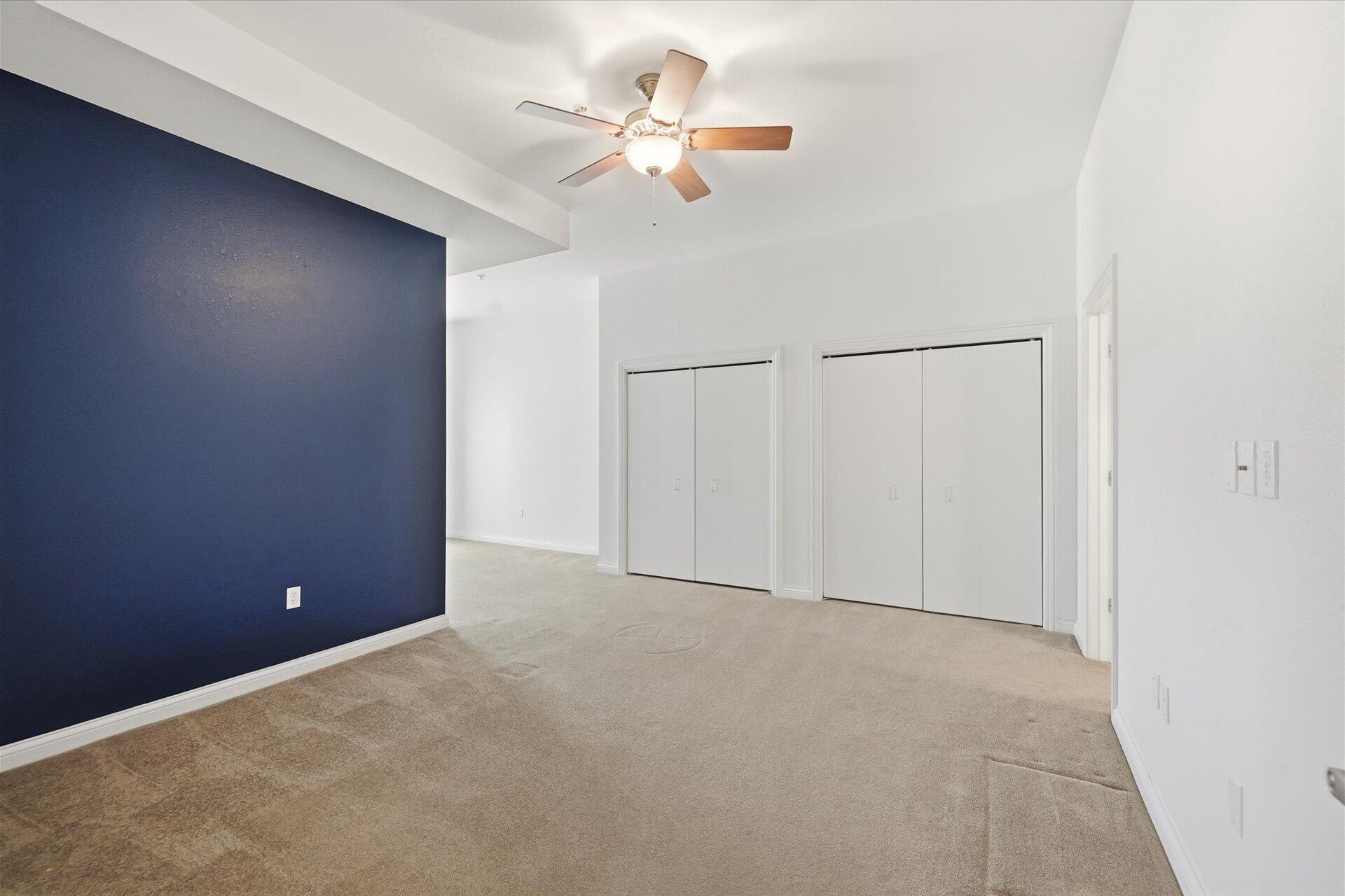 106 W Seeboth St, 920