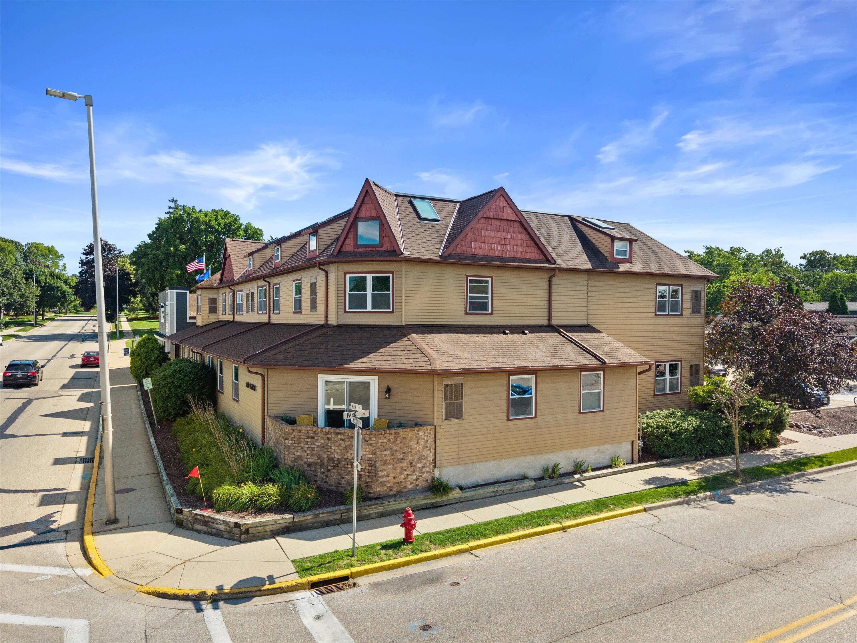 100 Main St, 102