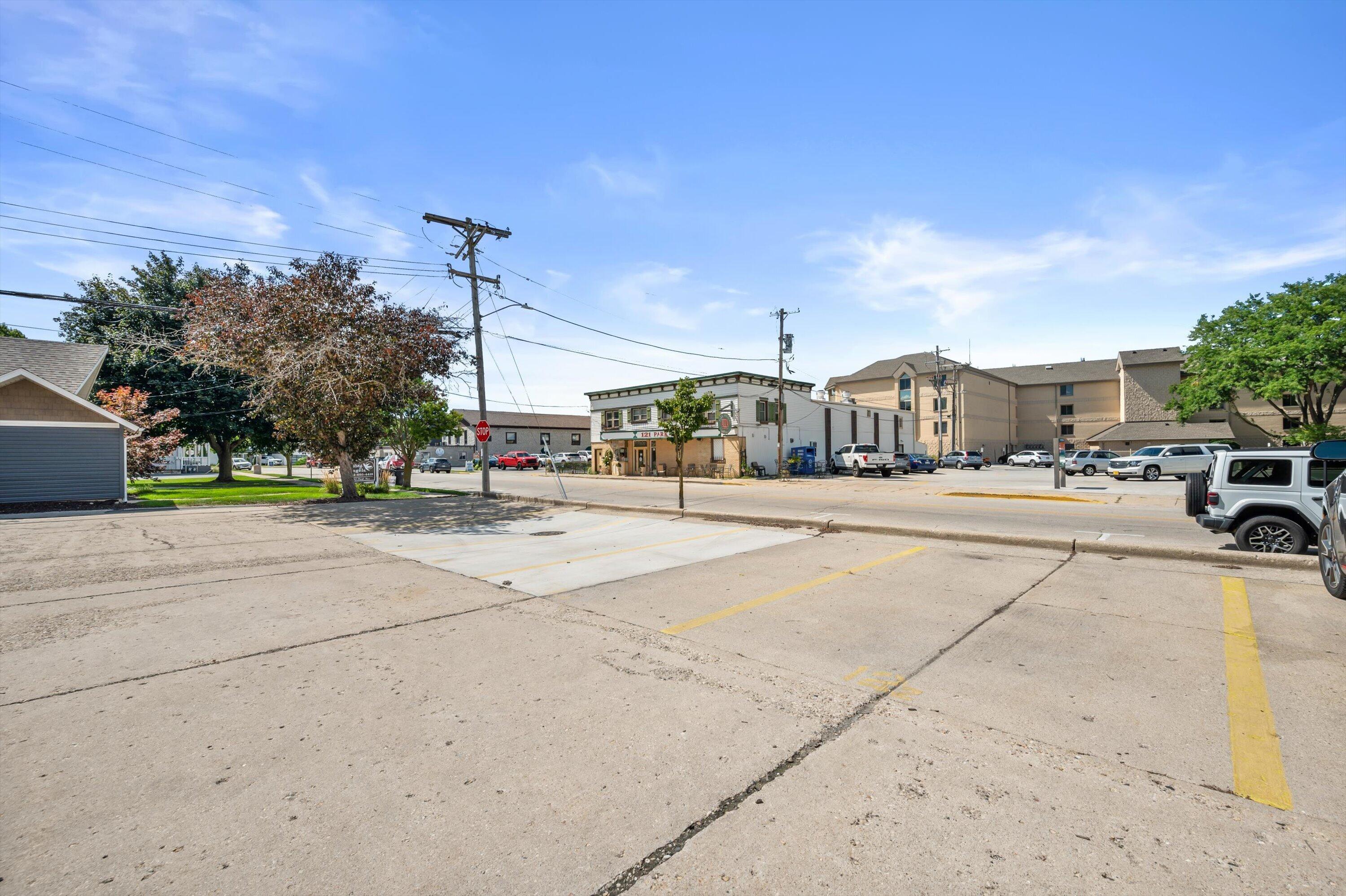 100 Main St, 102