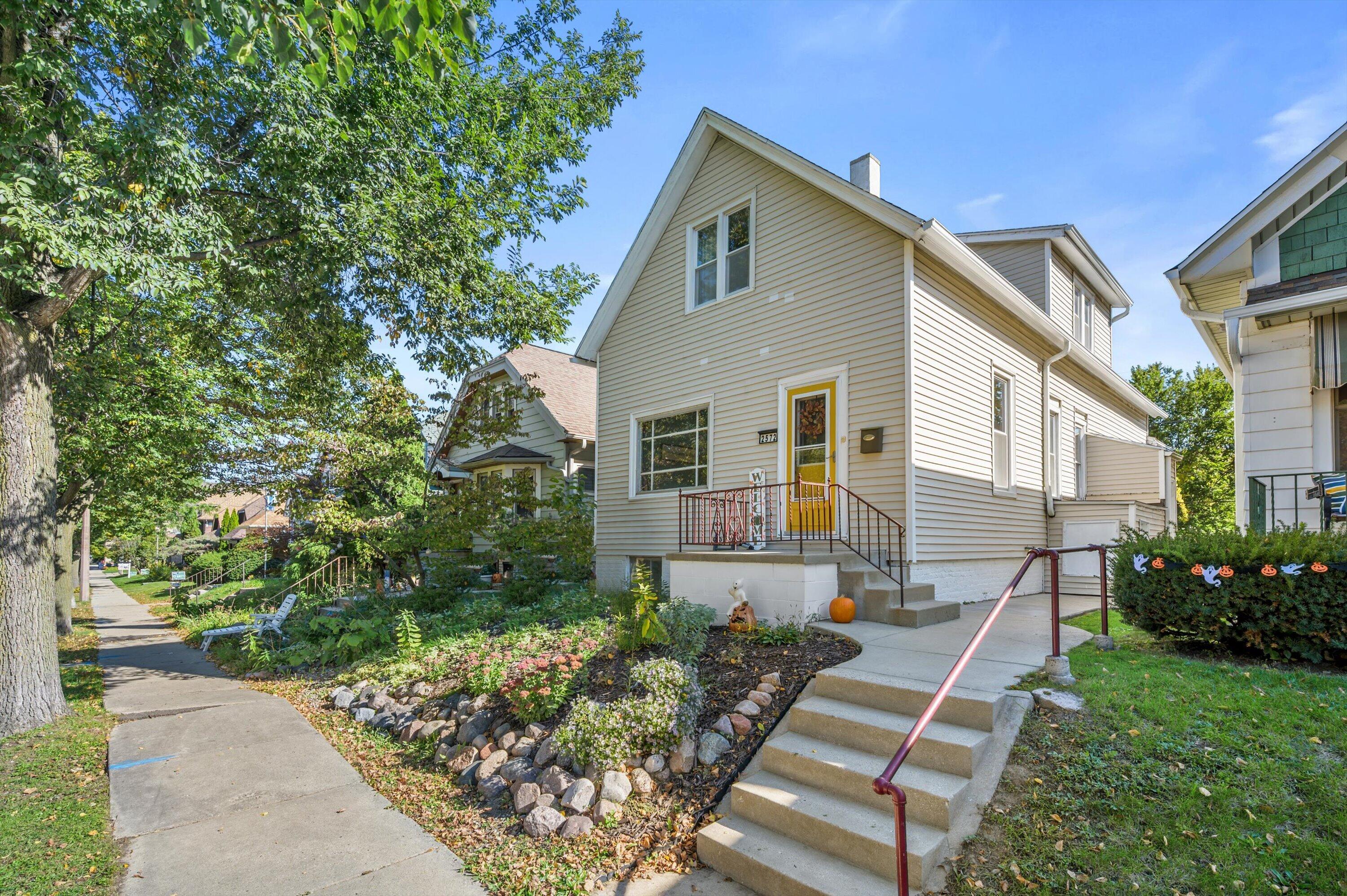 2572 S Howell Ave