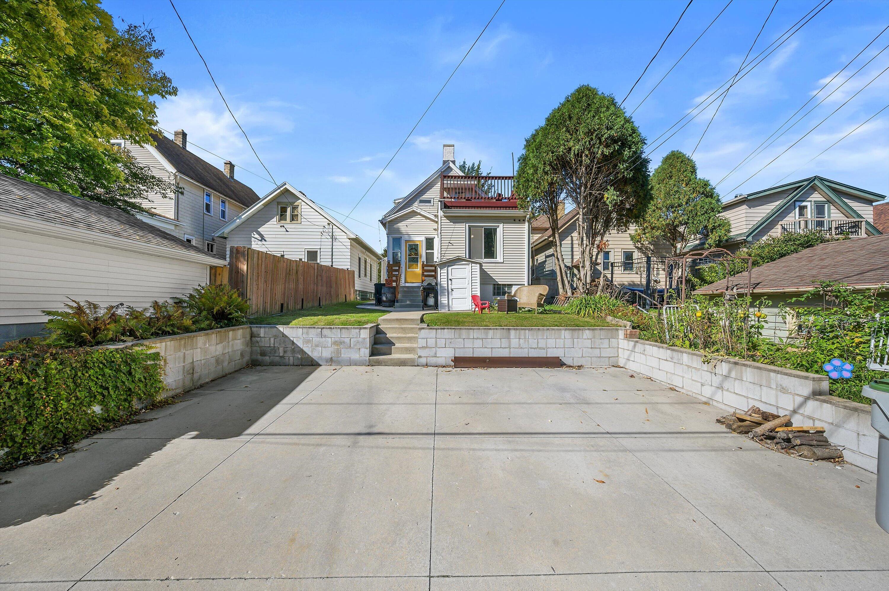 2572 S Howell Ave