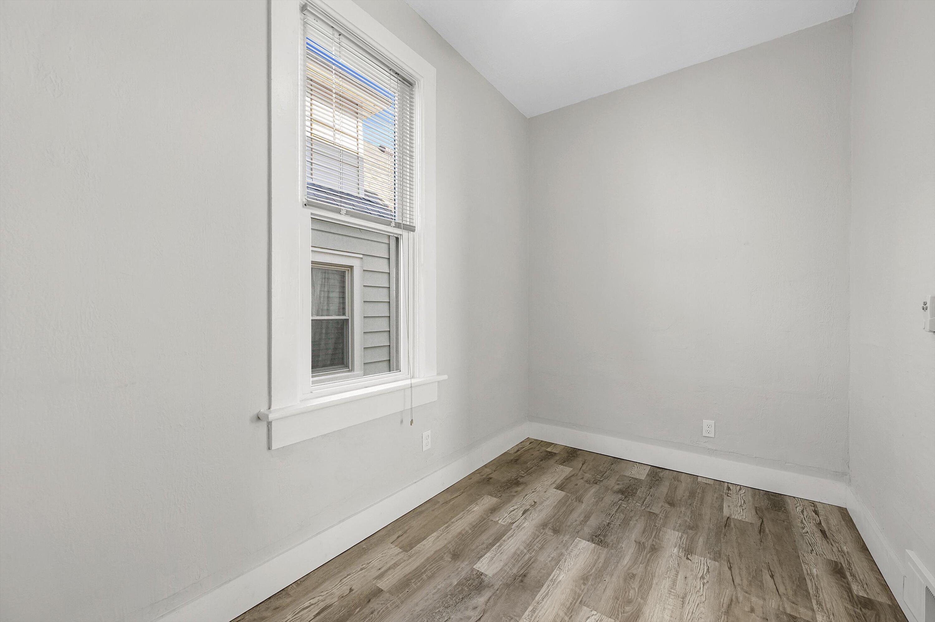 2572 S Howell Ave