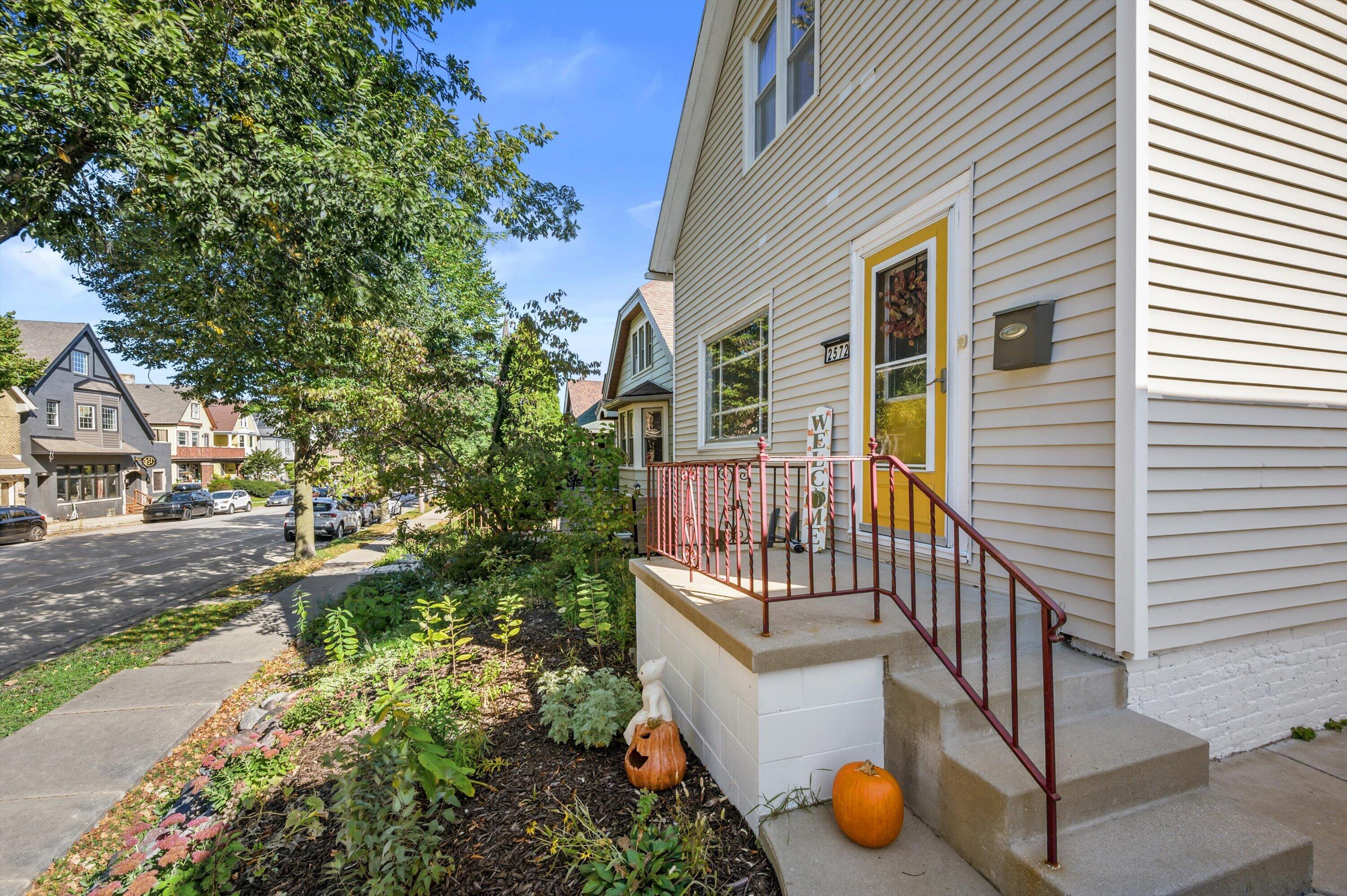2572 S Howell Ave