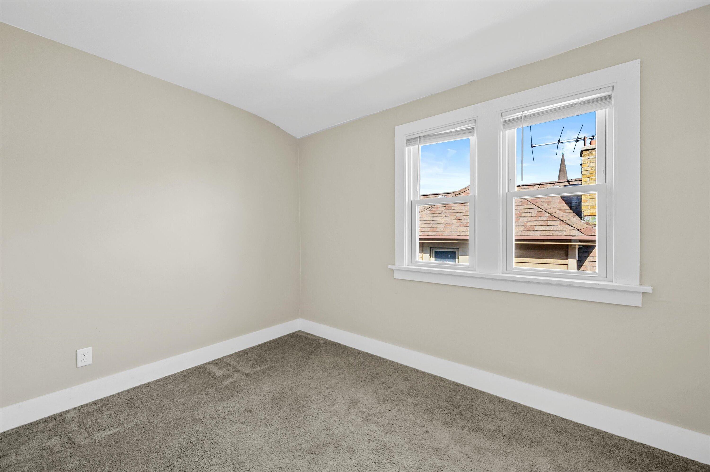 2572 S Howell Ave