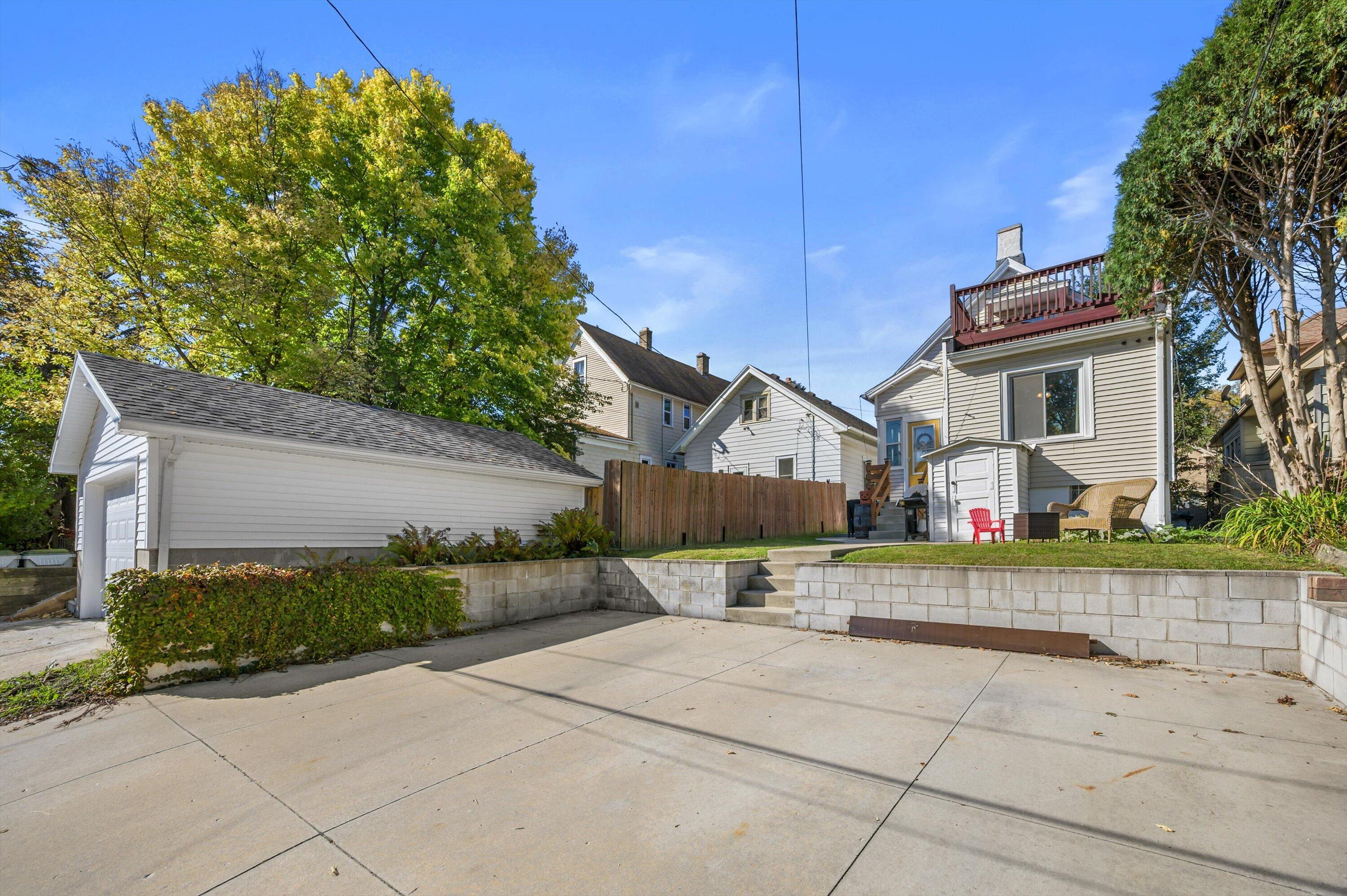 2572 S Howell Ave