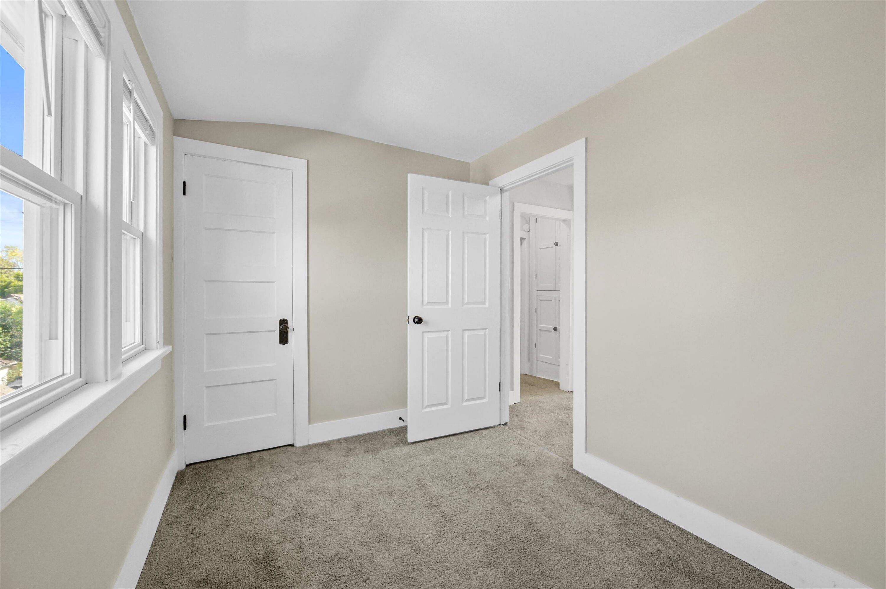 2572 S Howell Ave