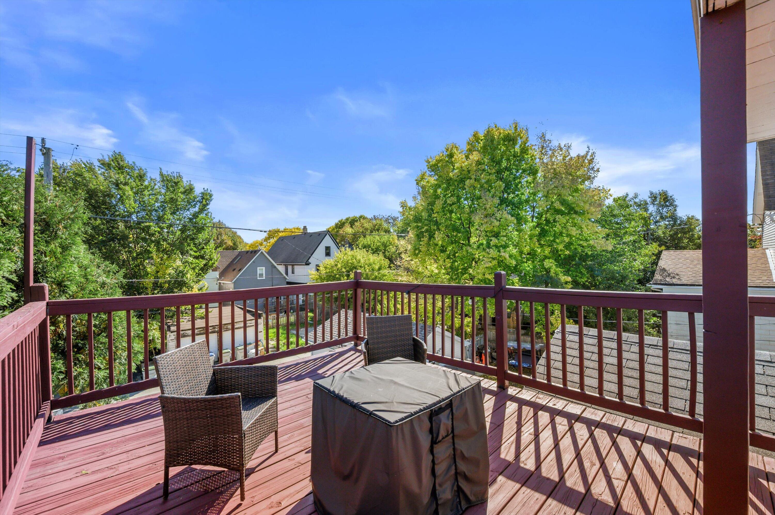 2572 S Howell Ave