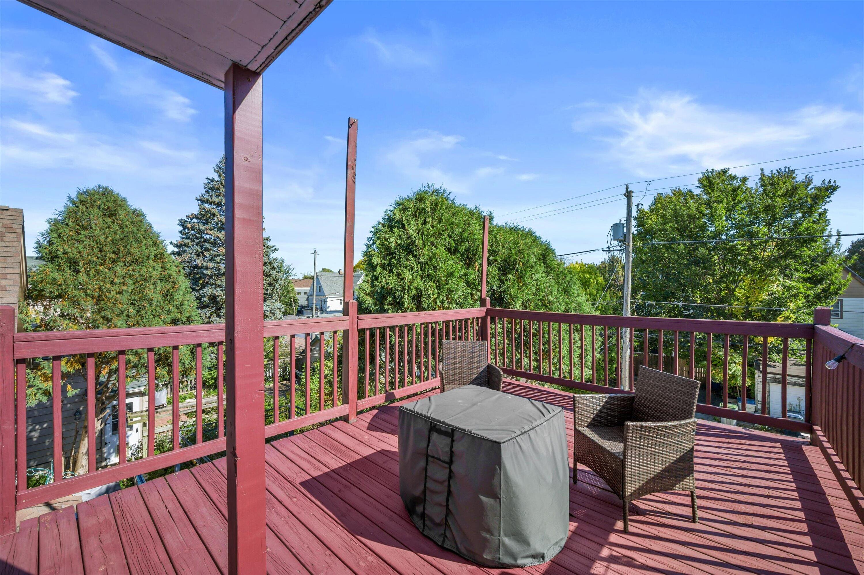 2572 S Howell Ave