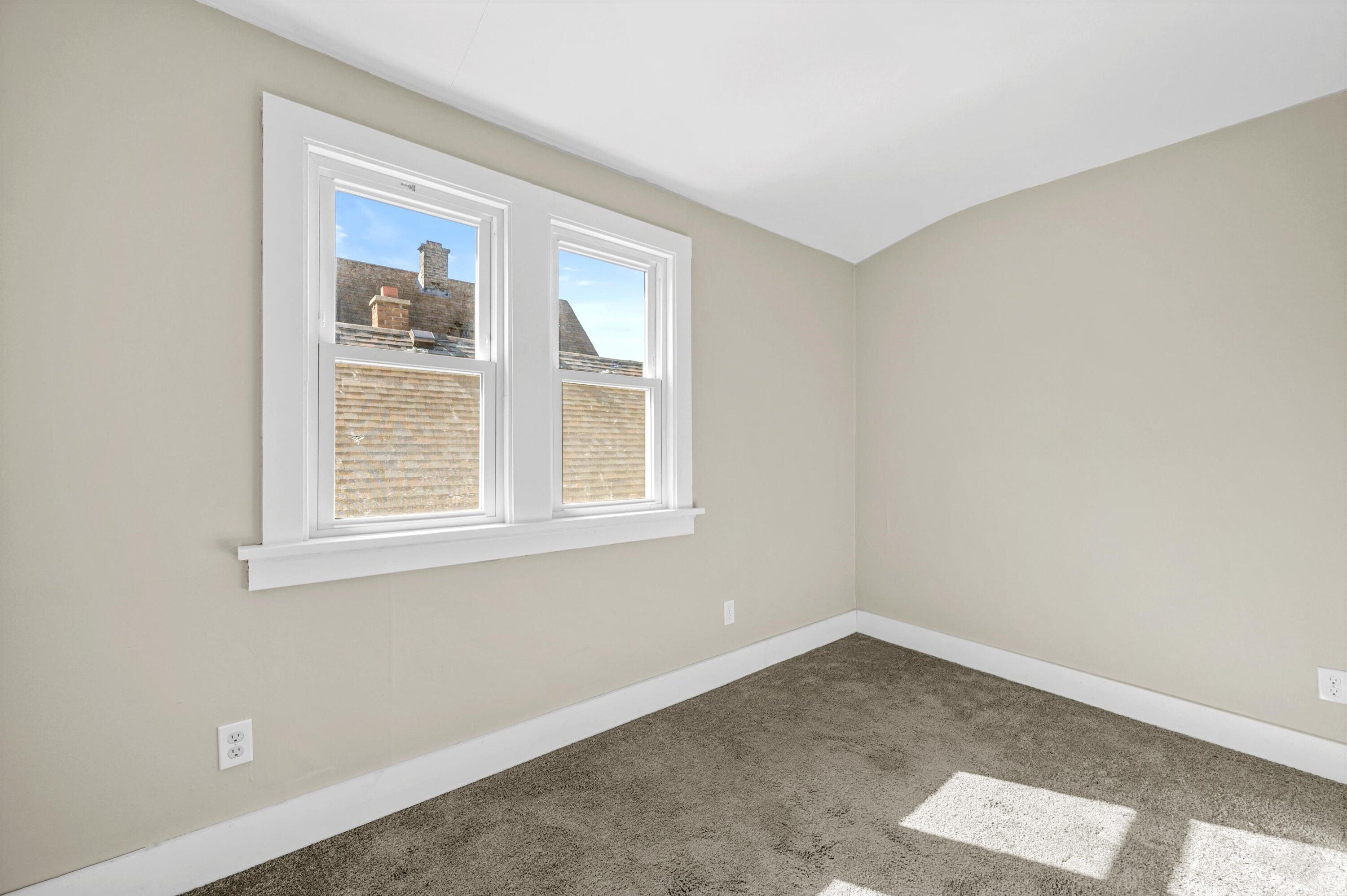 2572 S Howell Ave