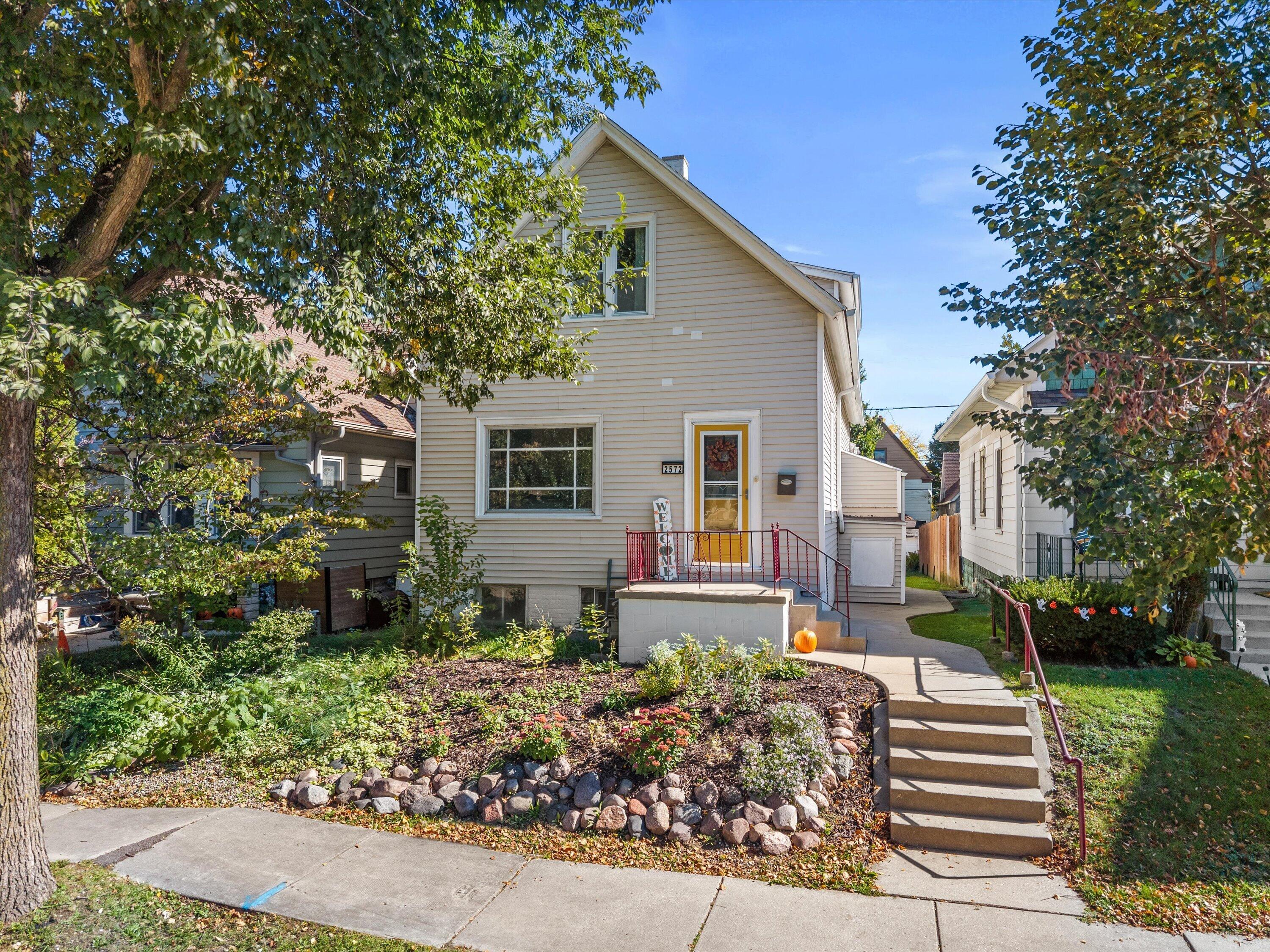 2572 S Howell Ave